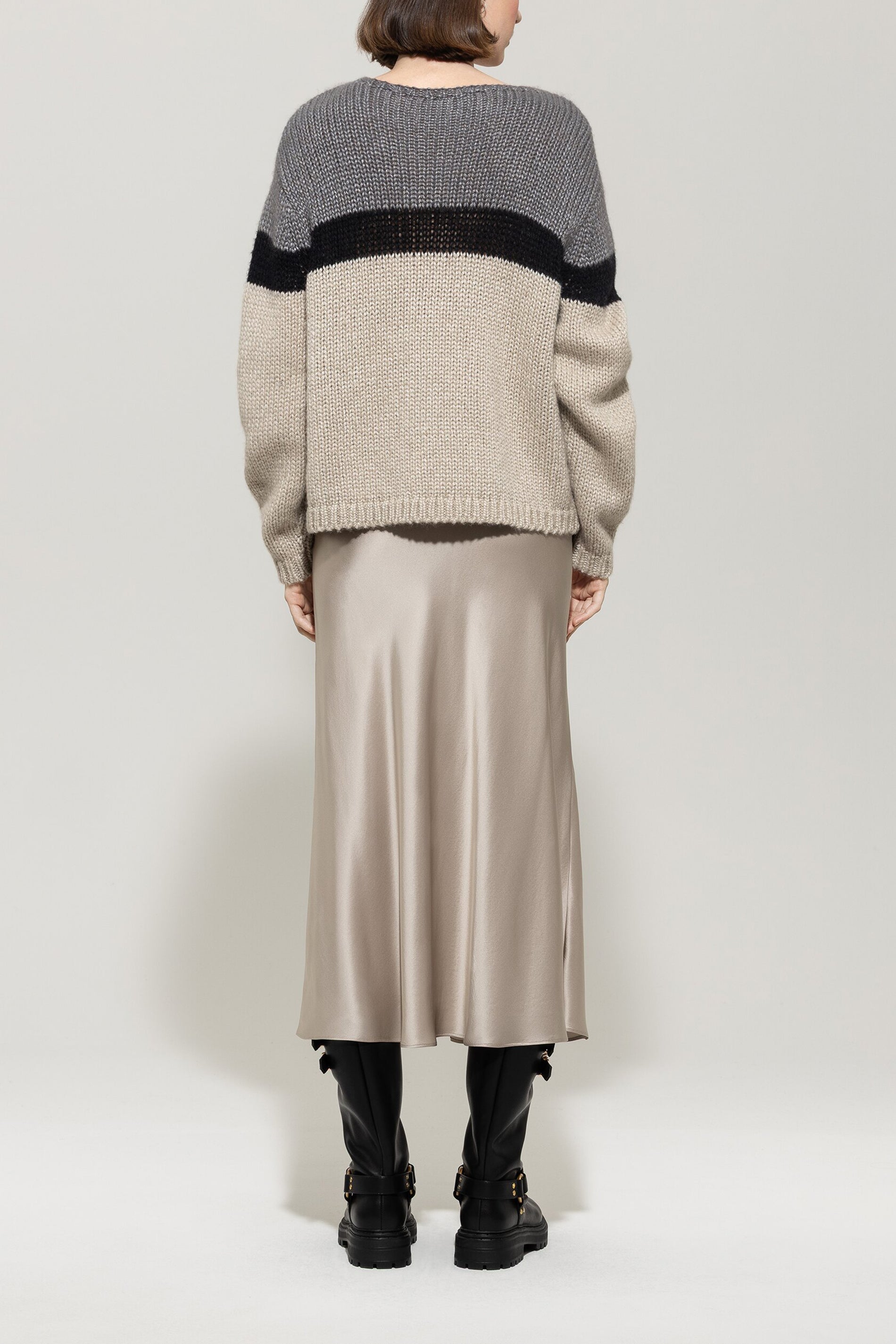 Seidenrock - oyster - Standard | Model Rück