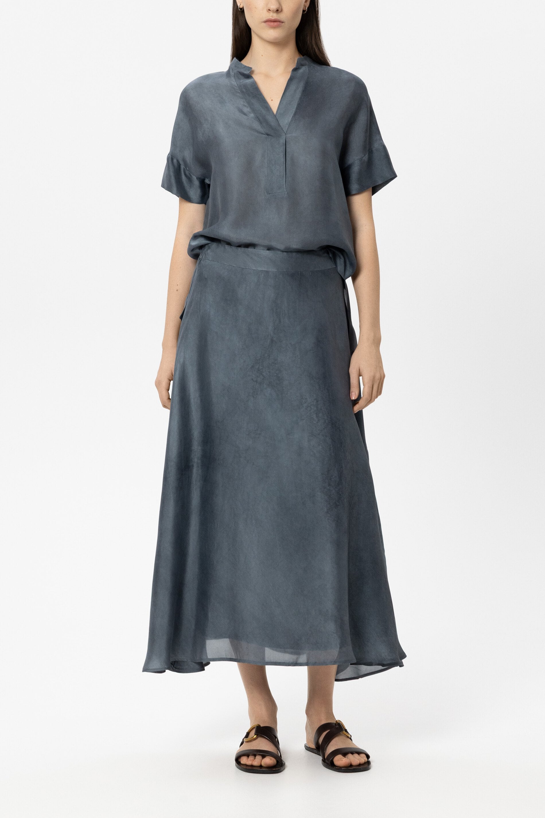 Maxirock aus Seiden-Mix - tinted blue - Standard | Model Front