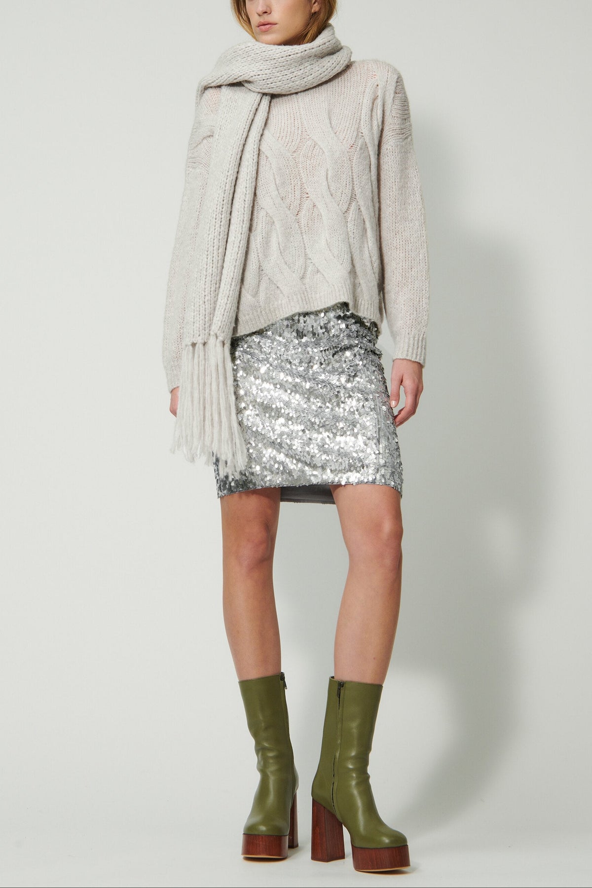 Pailletten-Minirock - the macro silver sequins - Standard | Model Front