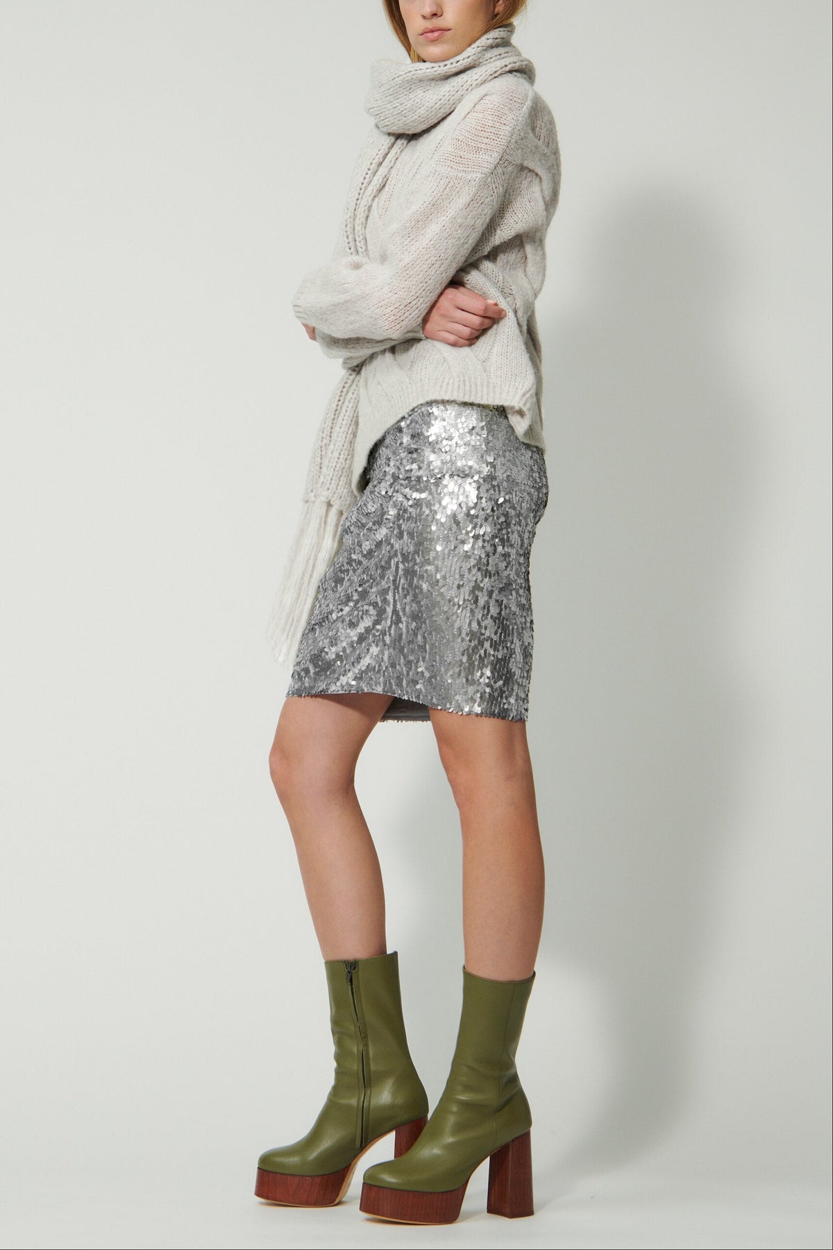 Pailletten-Minirock - the macro silver sequins - Standard | Model Seite
