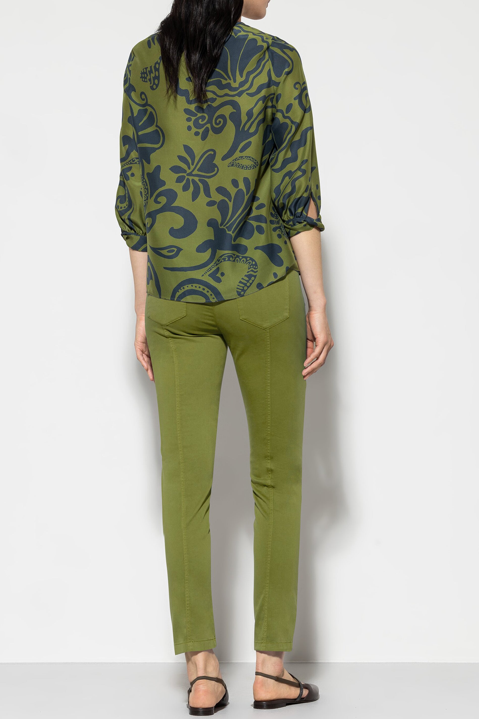 High-Stretch-Colour-Denim - moss green - Standard | Model Rück