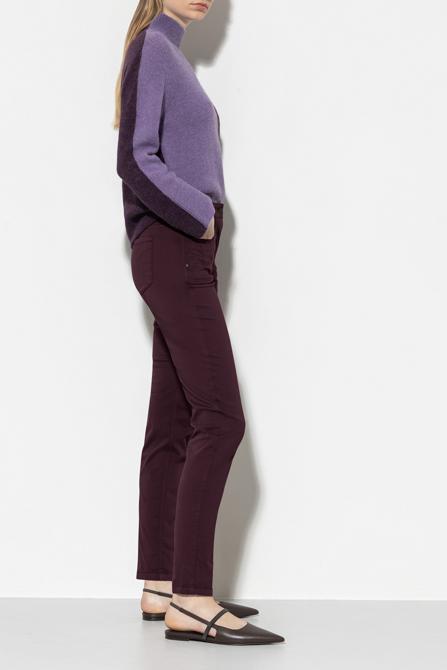 High-Stretch-Colour-Denim - burgundy - Standard | Model Seite