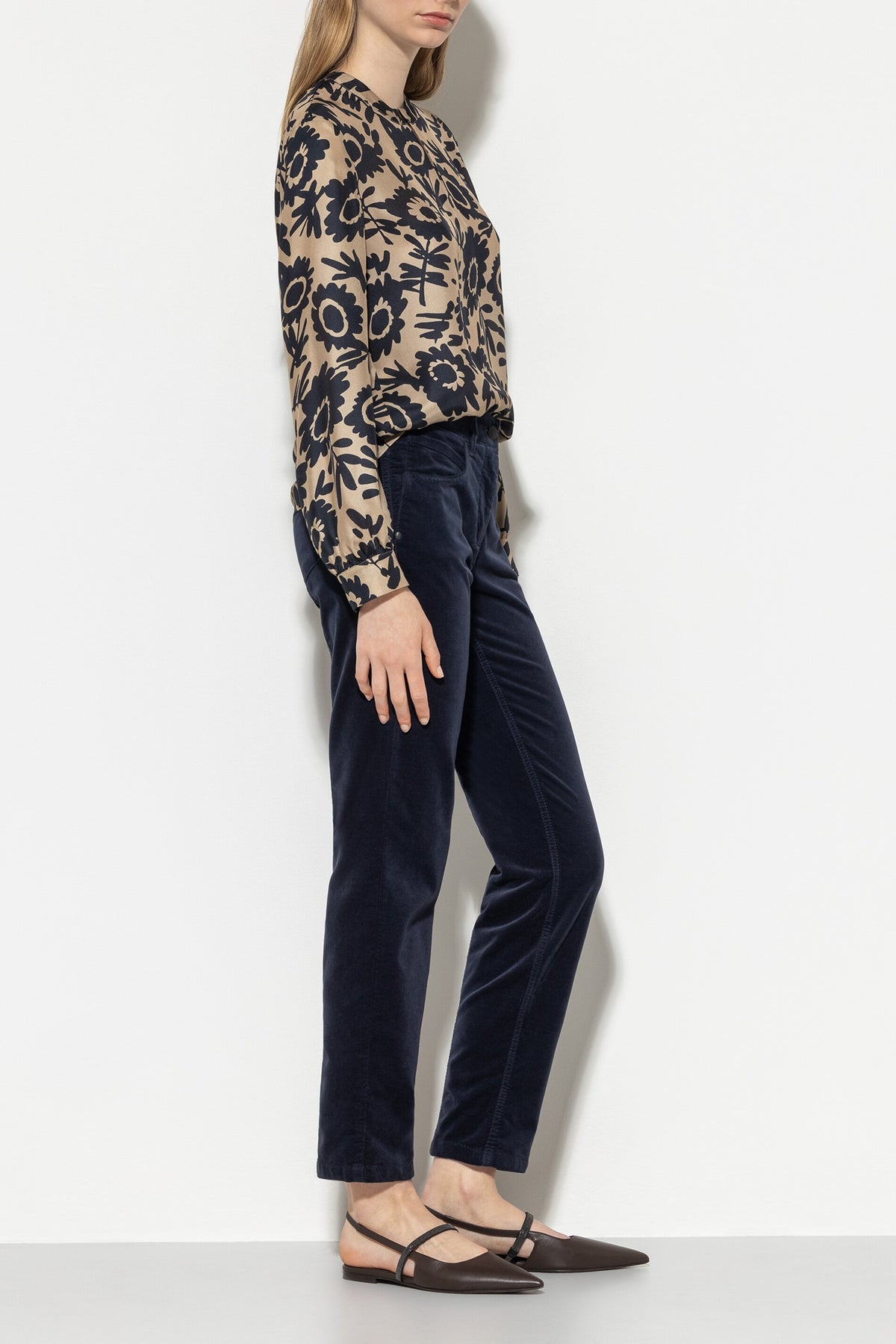 High-Stretch-Velvet-Pants - midnight blue - Standard | Model Seite