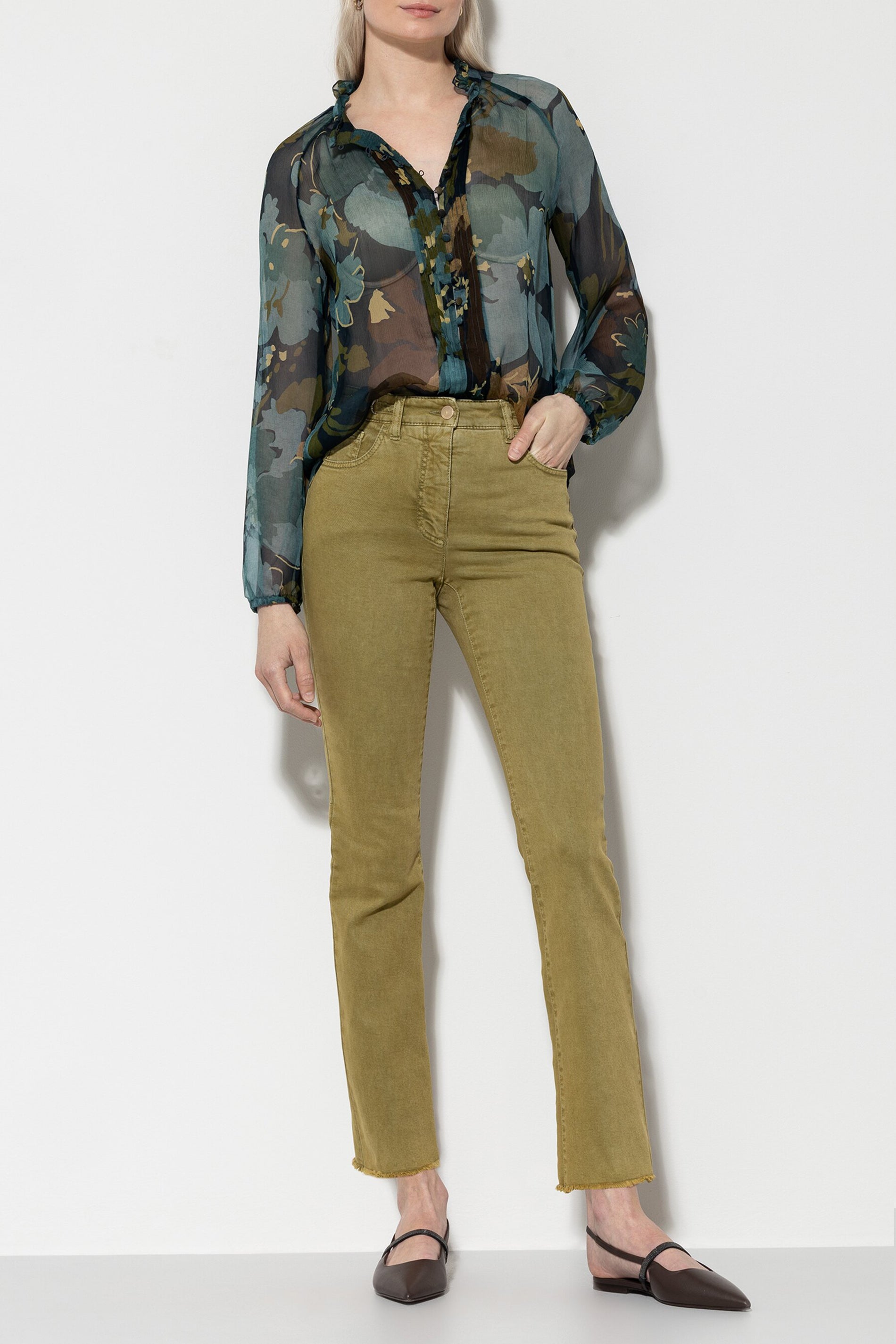 Authentic-Twill-Denim - moss green - Standard | Model Front