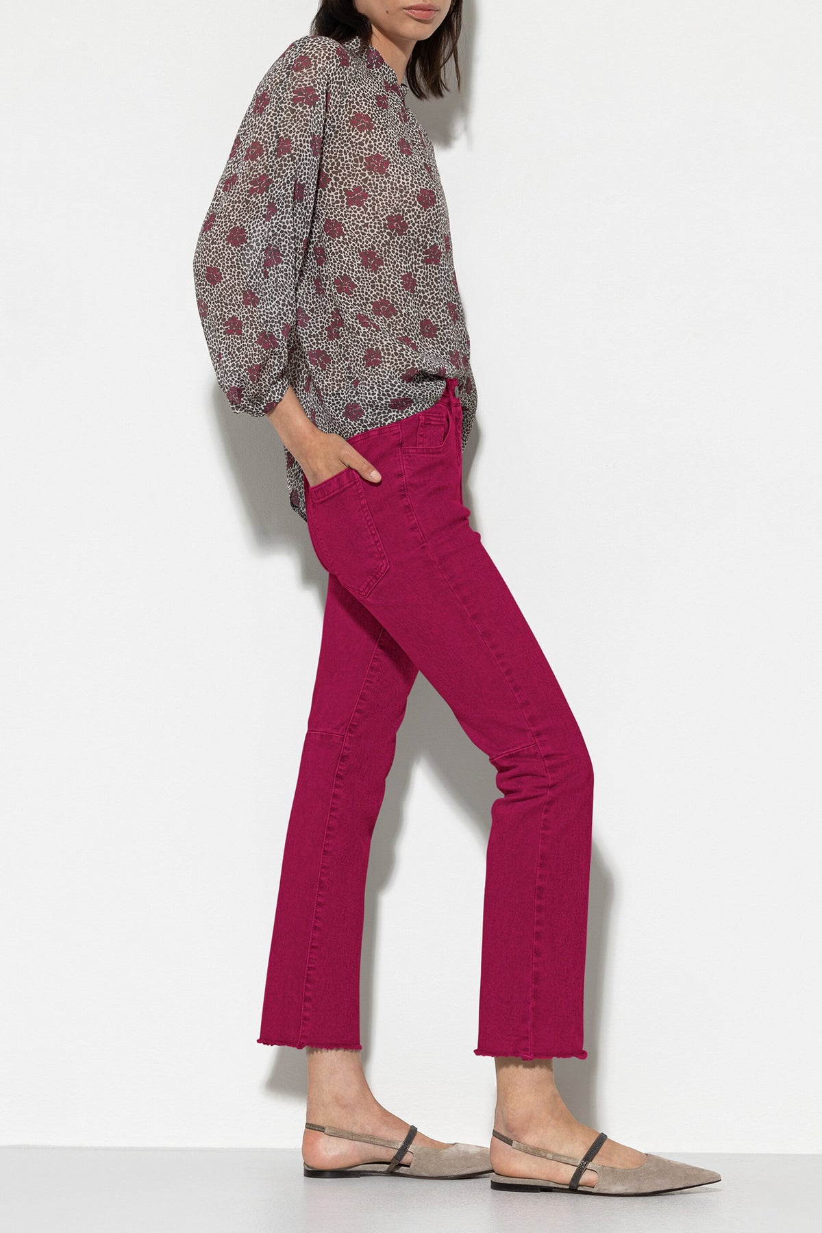 Authentic-Twill-Denim - berry pink - Standard | Model Seite