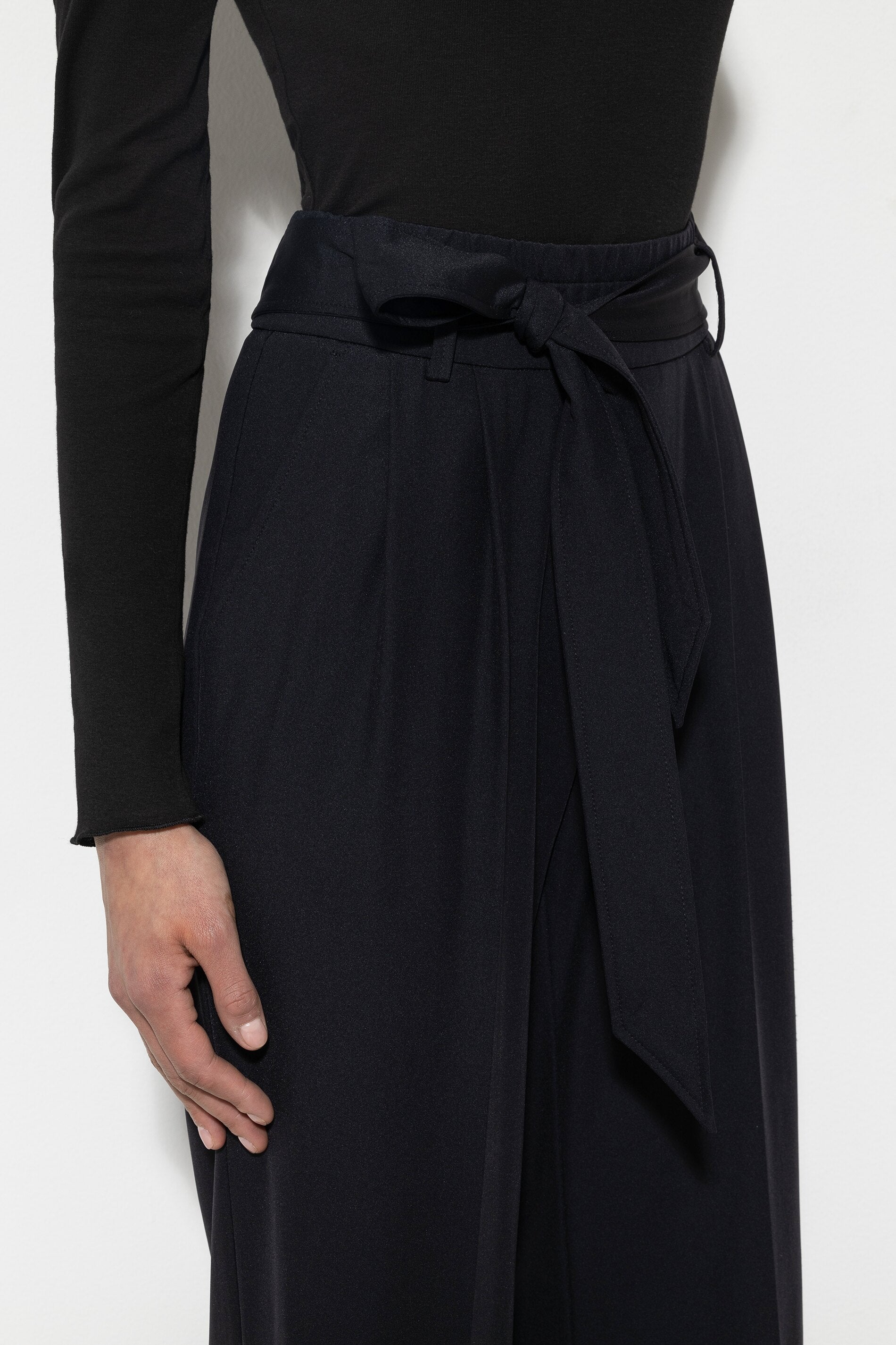 Softshell-Wideleg-Pants - black - Standard | Model Detail