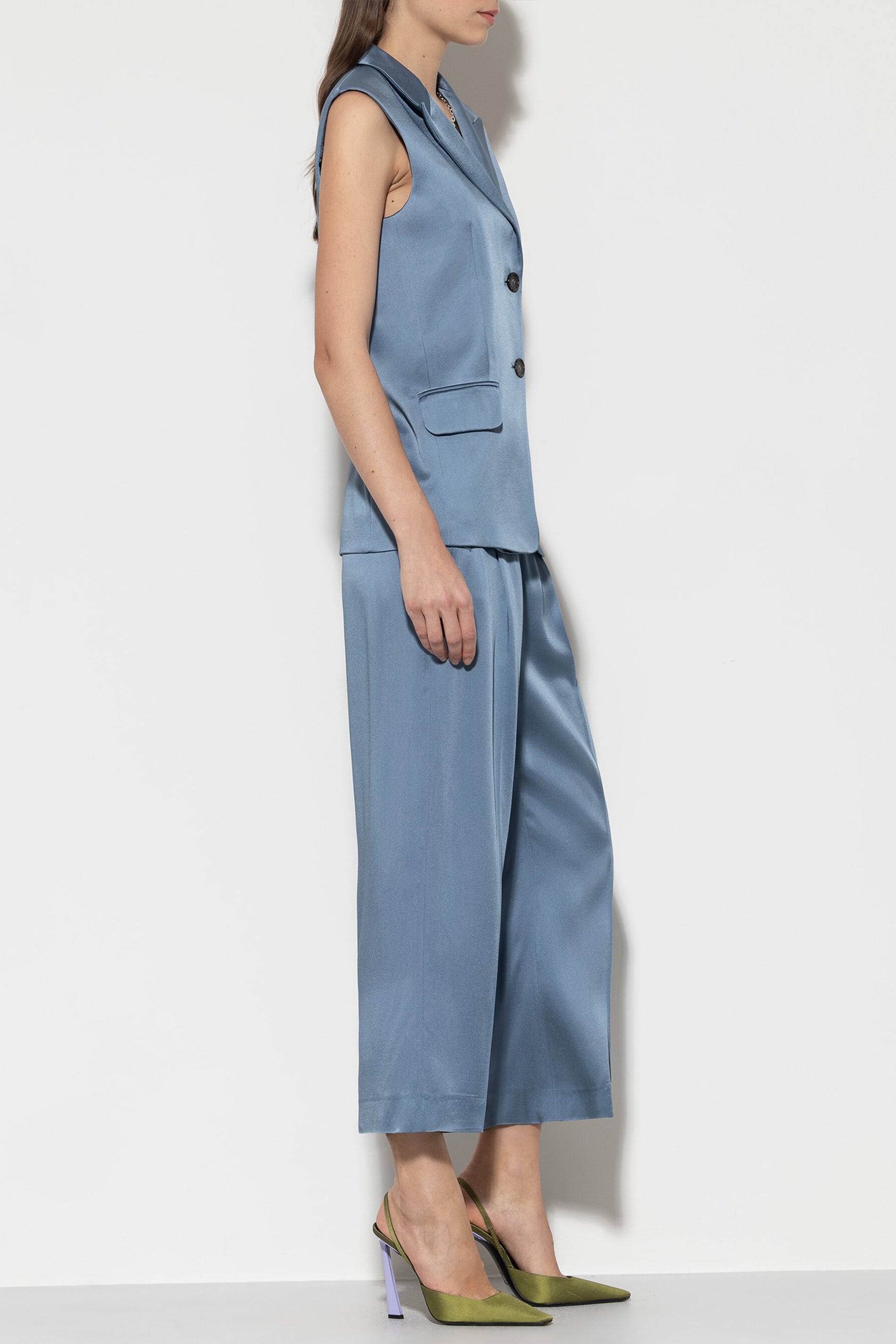 Satin-Wideleg-Pants - smoky blue - Standard | Model Seite