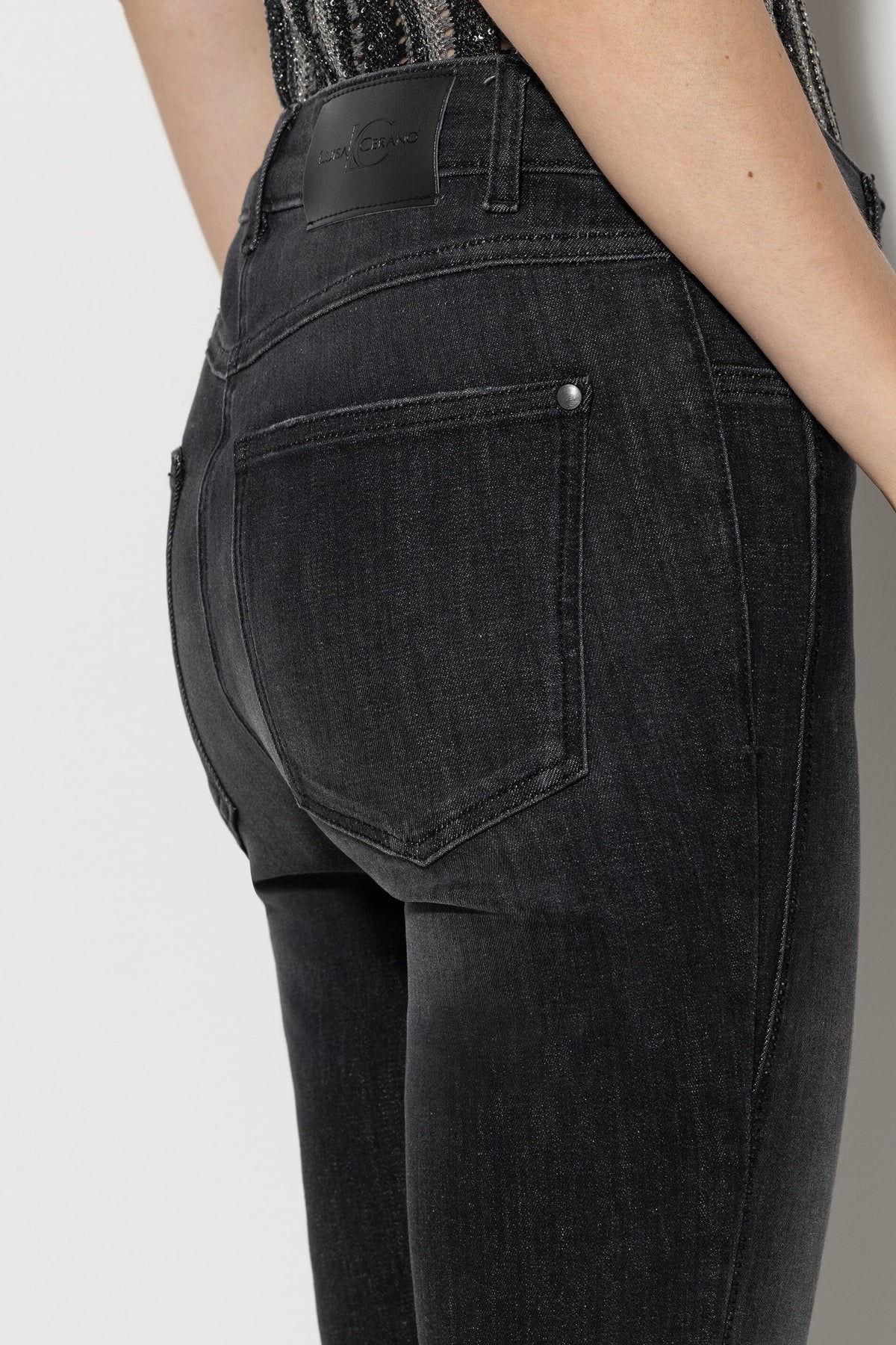 Skinny-Bootleg-Denim - black - Standard | Model Detail