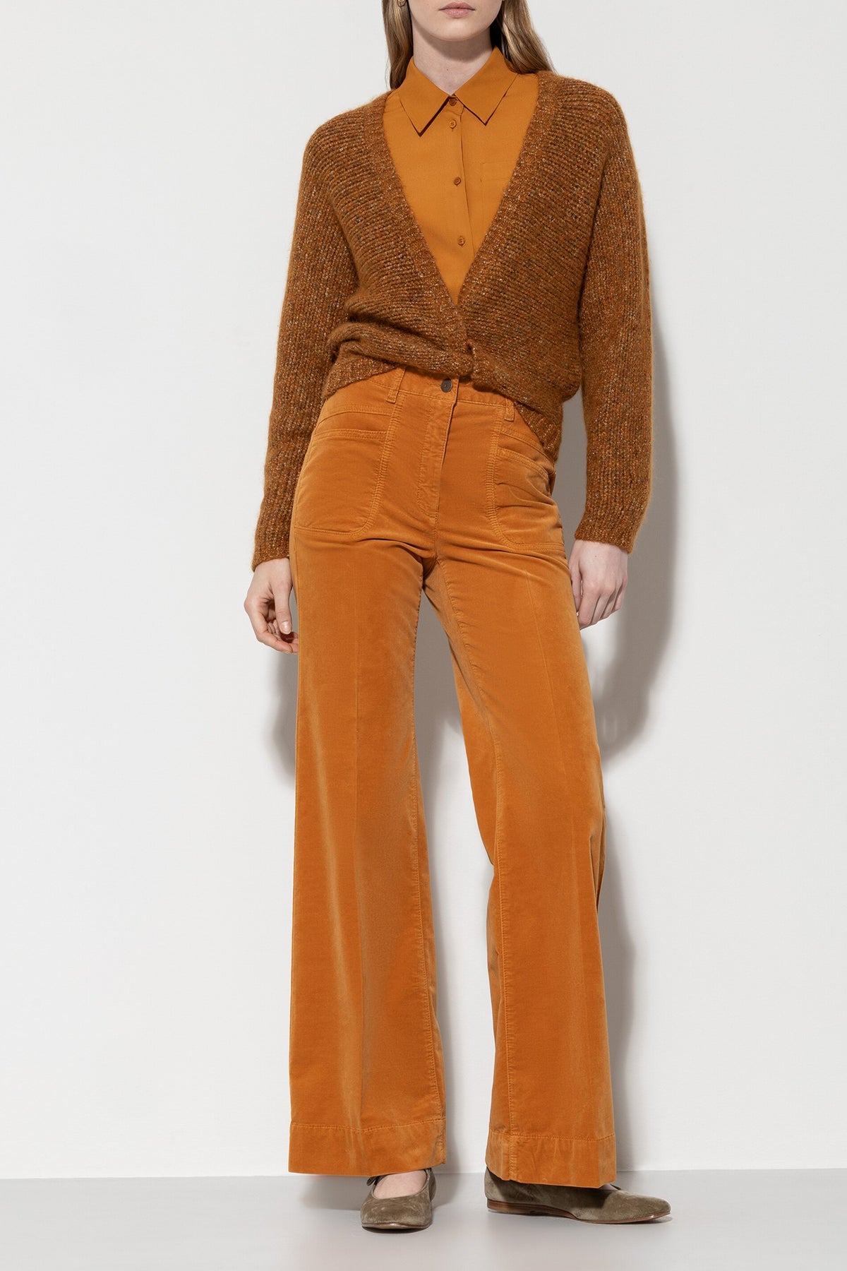 Samt-Flared-Pants - kurkuma - Standard | Model Front
