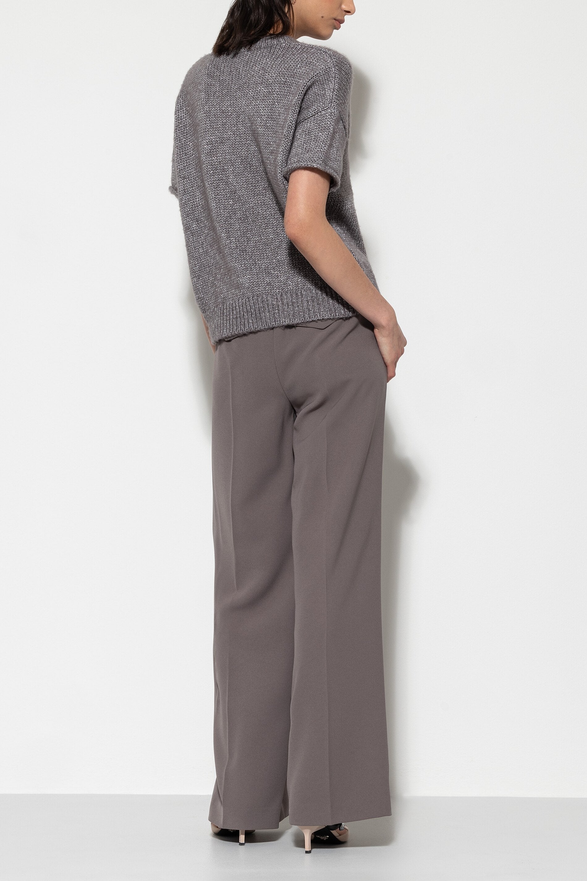 Wideleg-Pants mit Bundfalten - taupe - Standard | Model Rück
