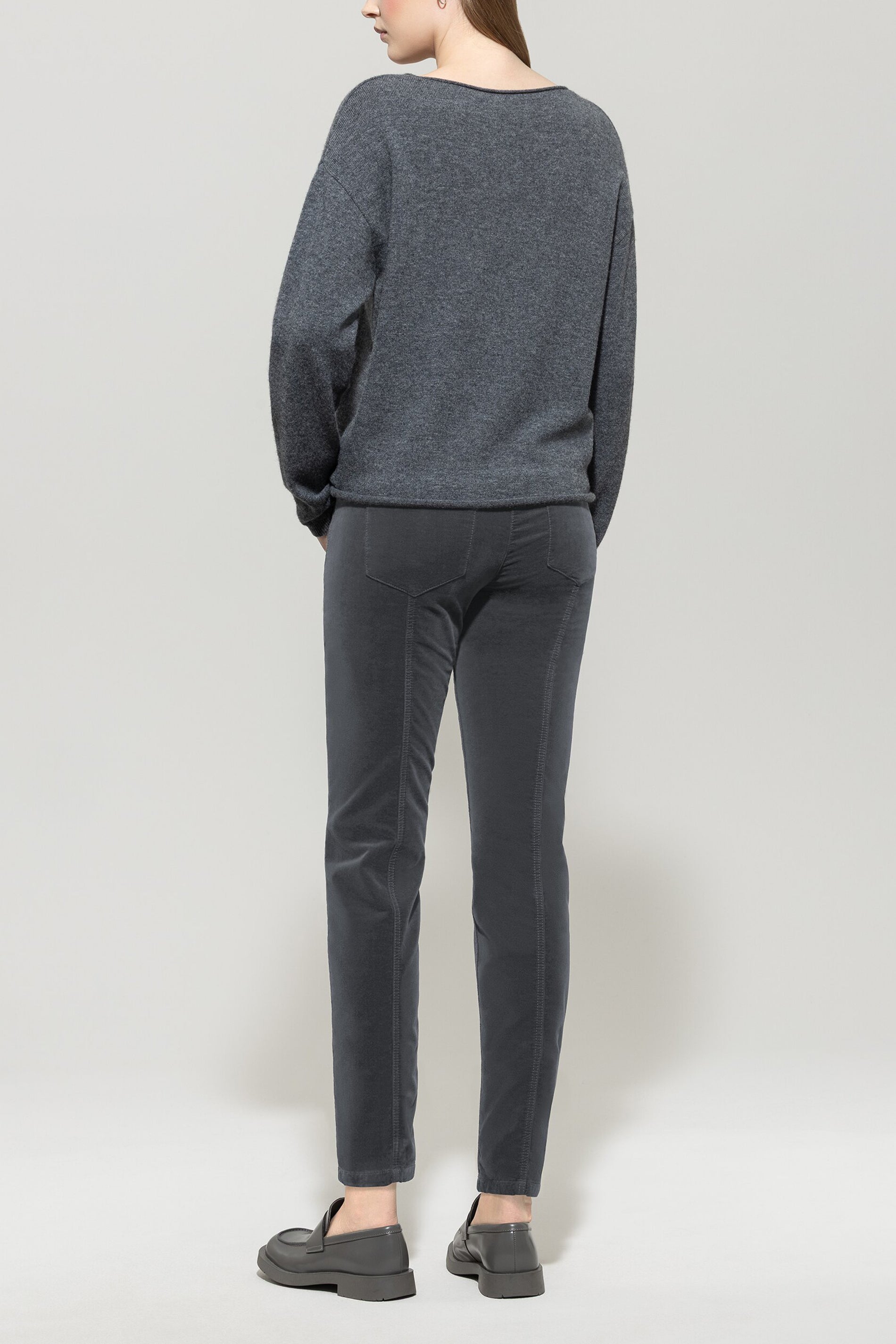 Skinny-Velvet-Pants - urban grey - Standard | Model Rück