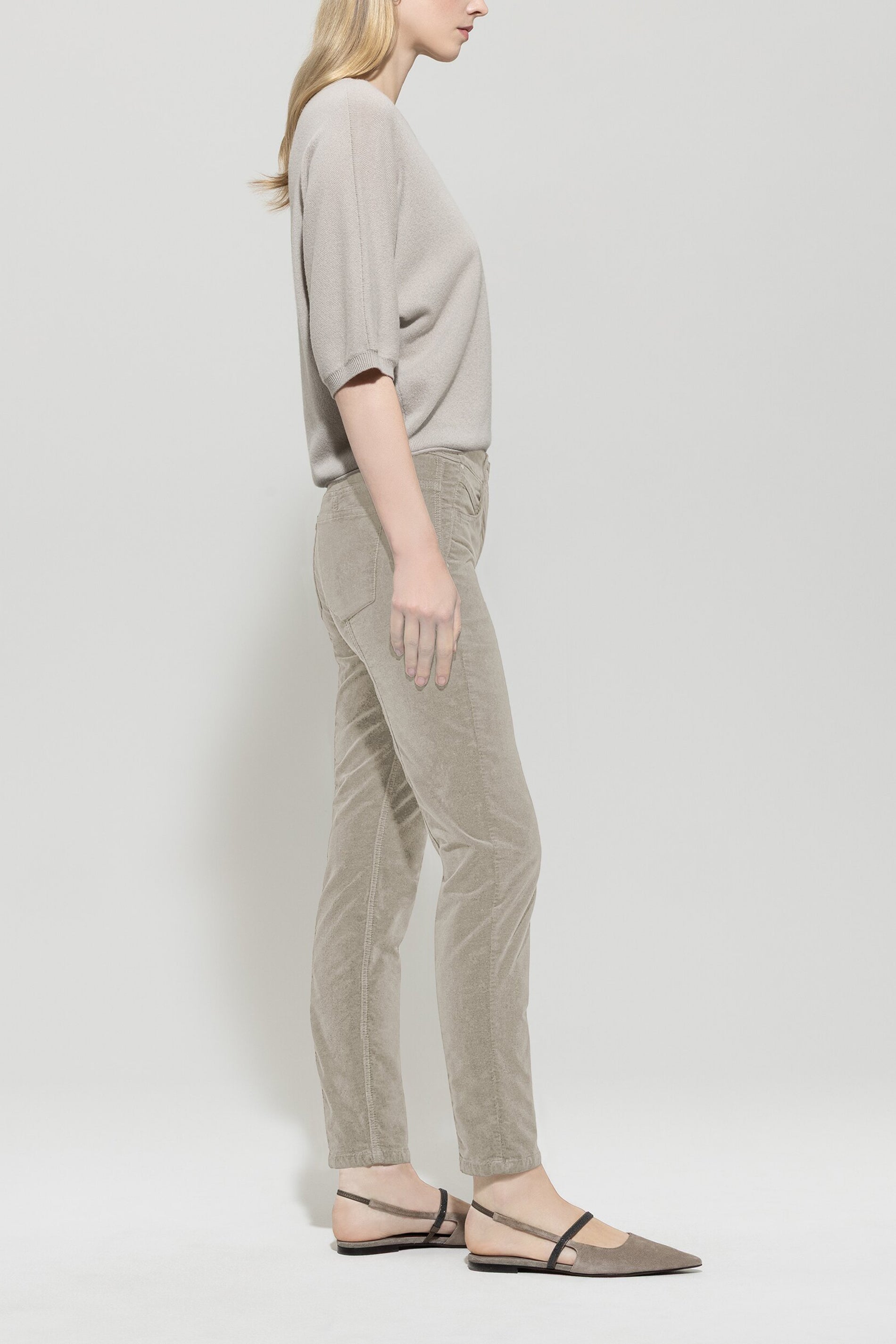 Skinny-Velvet-Pants - oyster - Standard | Model Seite