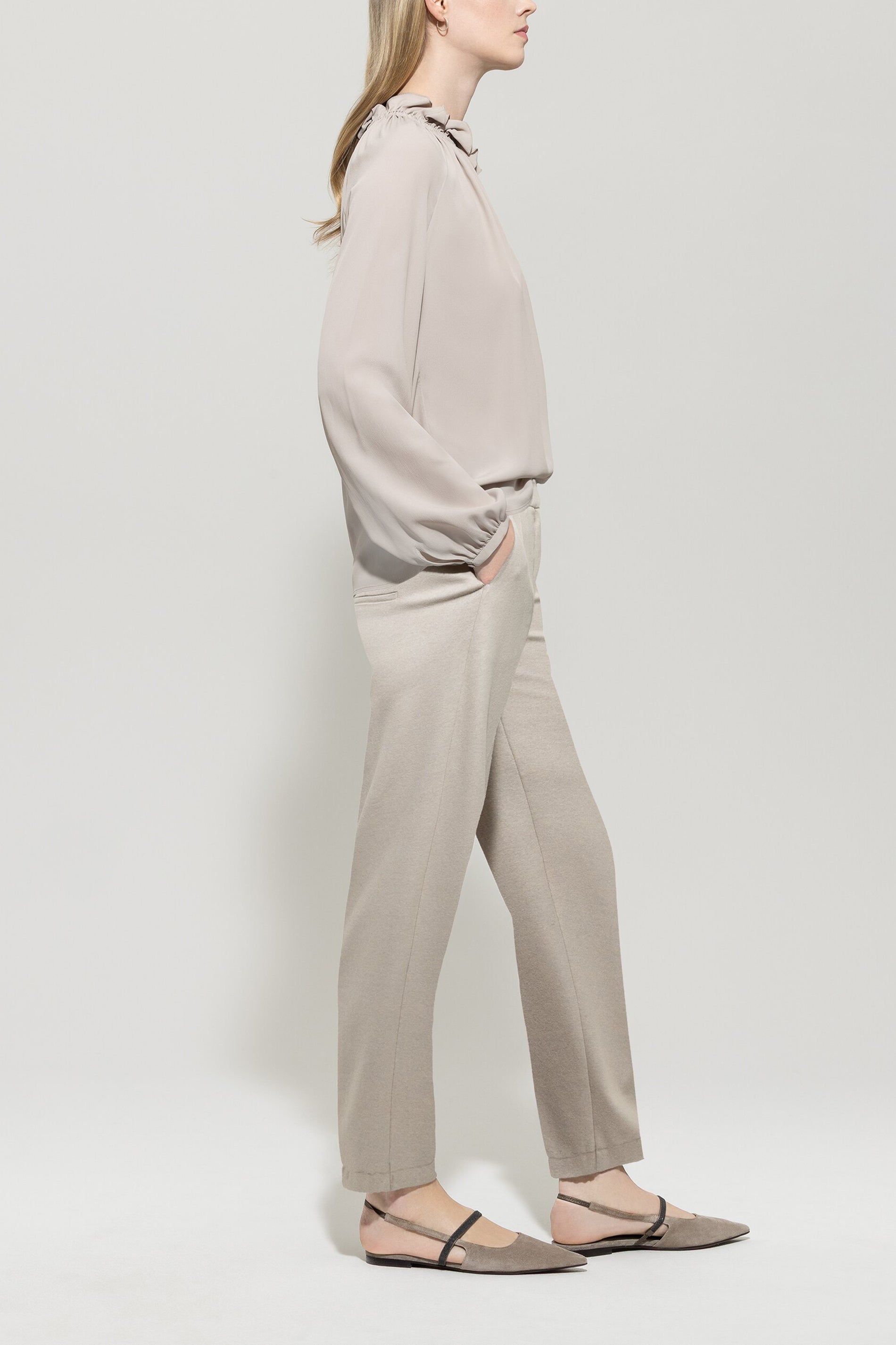 Tapered-Flanell-Joggpants - oyster - Standard | Model Seite