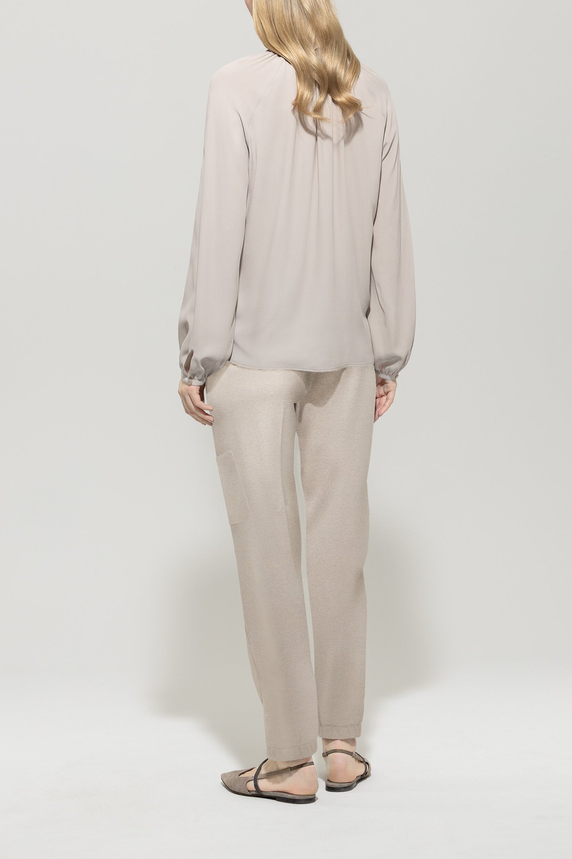 Tapered-Flanell-Joggpants - oyster - Standard | Model Rück