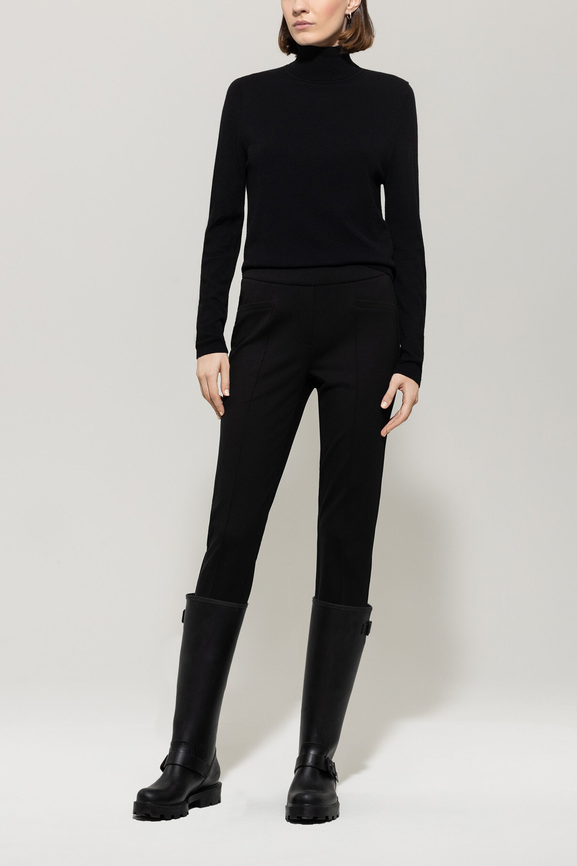 Joggpants aus Punto-Milano - deep black - Standard | Model Front