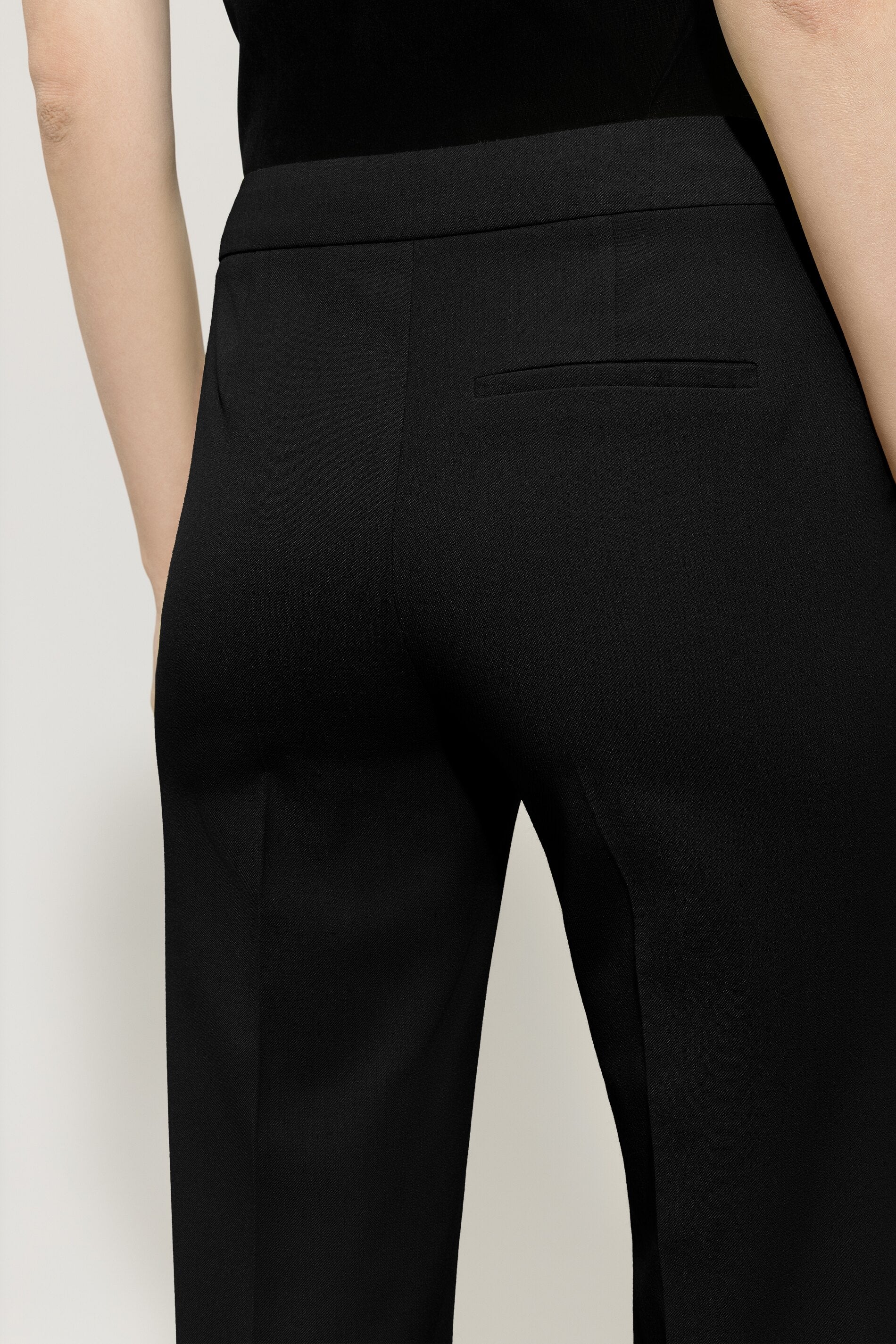 Bootcut-Sailor-Pants - deep black - Standard | Model Detail