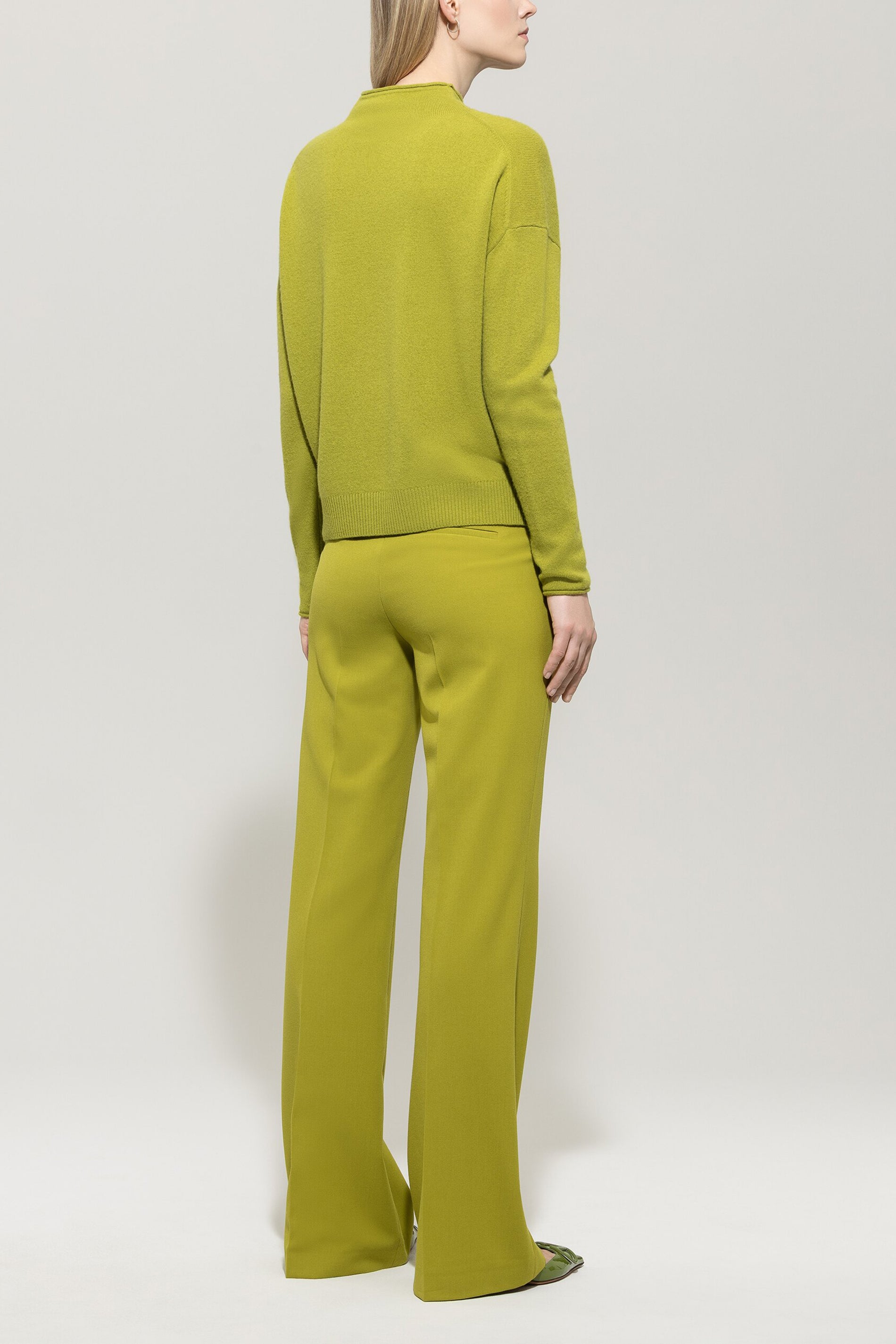 Bootcut-Sailor-Pants - acid green - mit Knöpfen | Model Rück