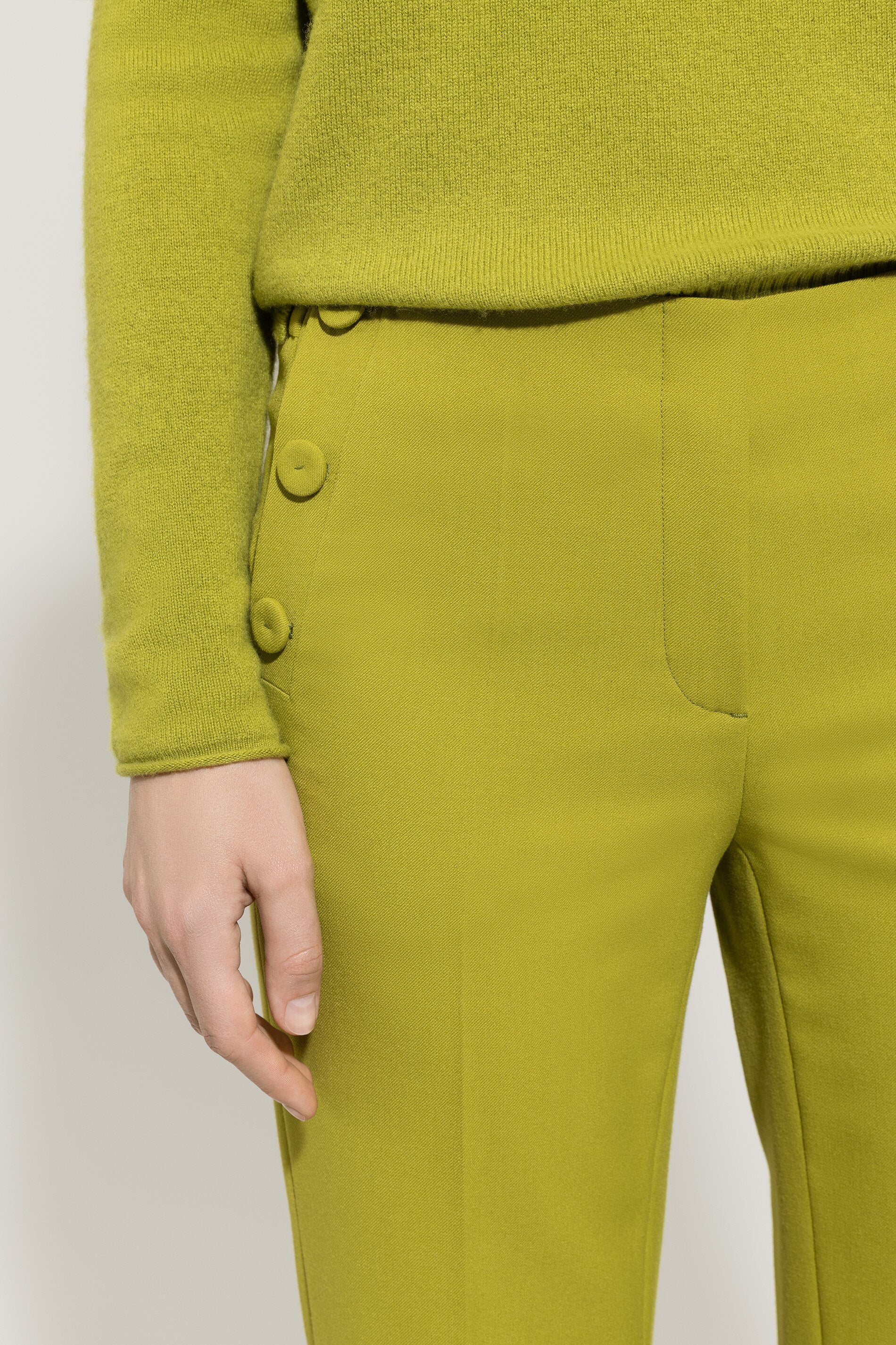 Bootcut-Sailor-Pants - acid green - mit Knöpfen | Model Detail