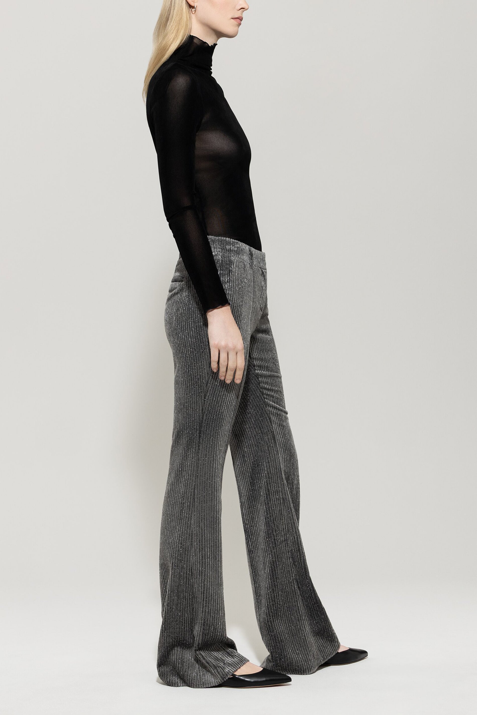 Flared-Glitzer-Cord-Pants - urban grey - Standard | Model Seite