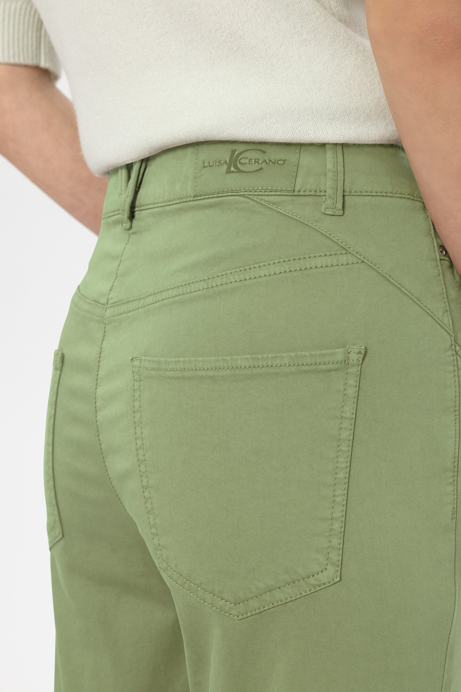 High-Stretch-Tapered-Denim - moss green - Standard | Model Detail