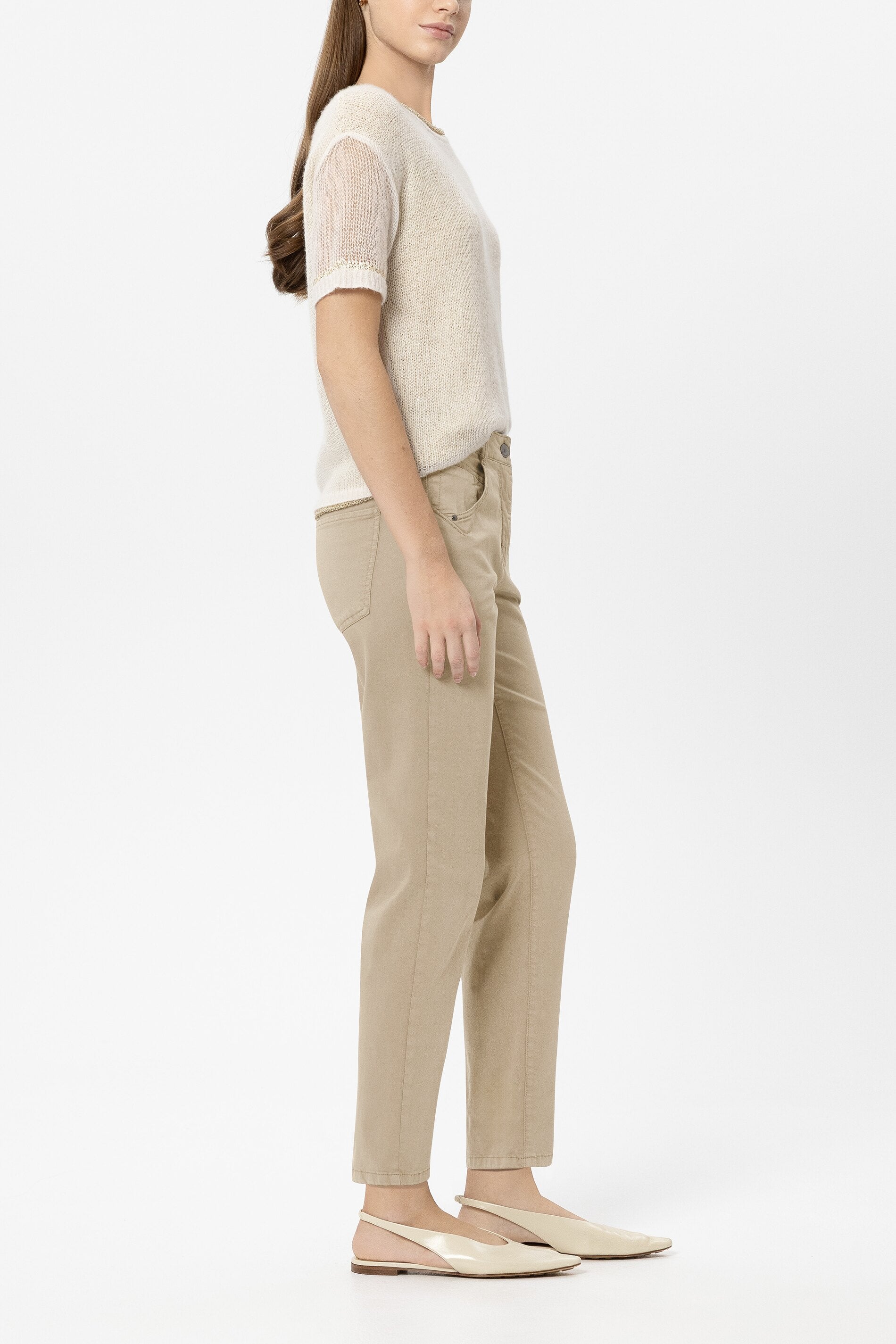 High-Stretch-Tapered-Denim - sand - Standard | Model Seite