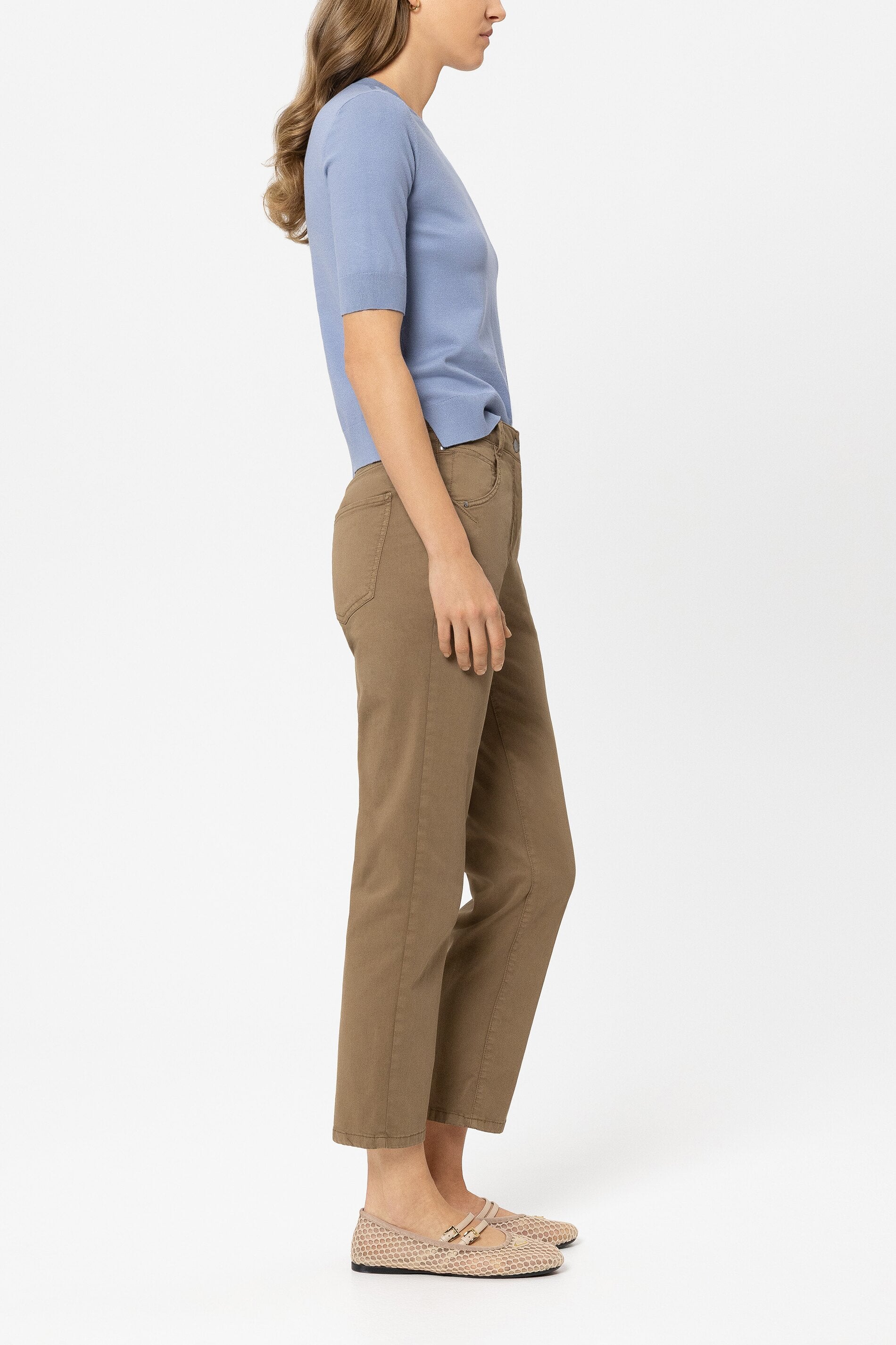 High-Stretch-Tapered-Denim - tobacco - Standard | Model Seite