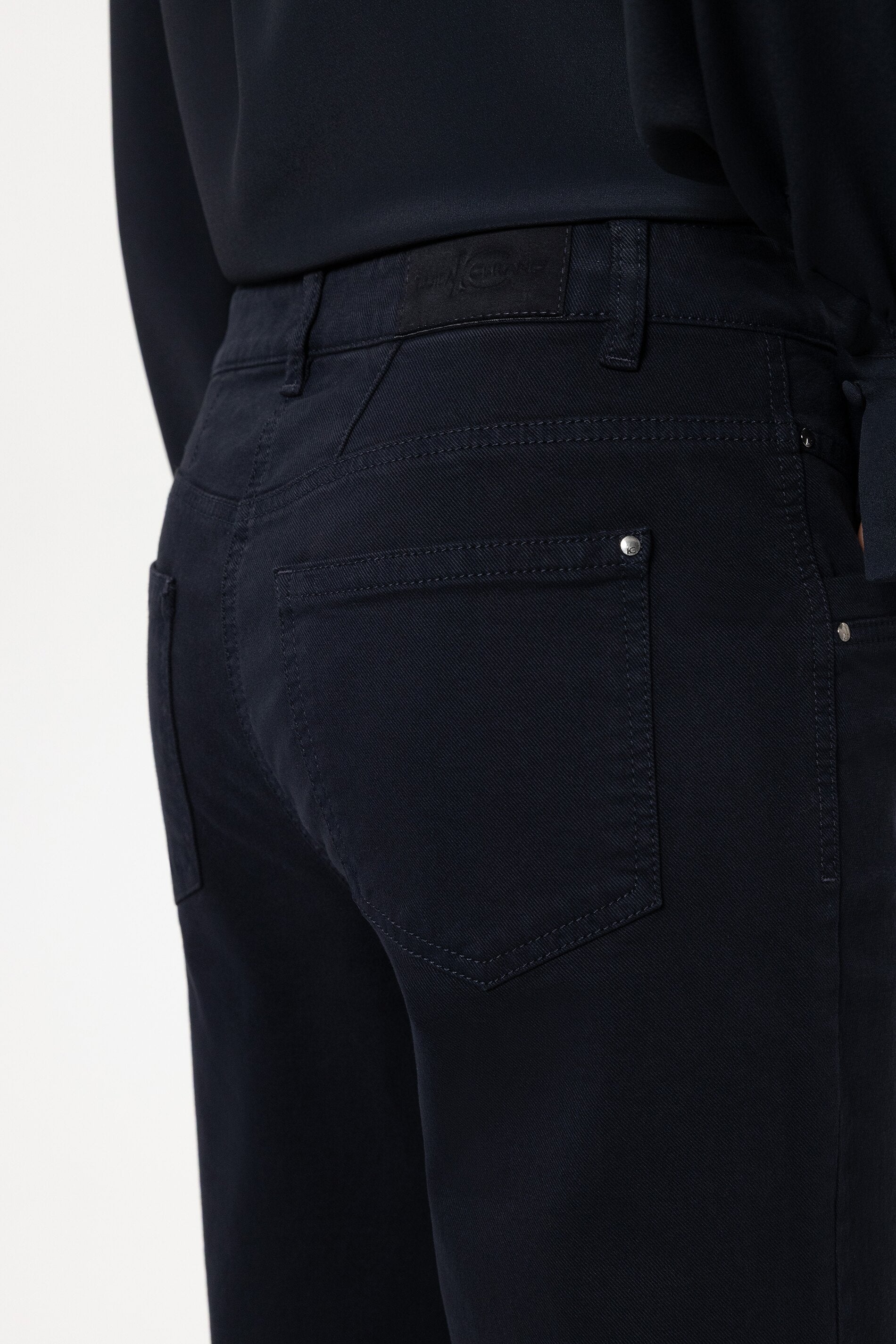 Authentic-Straightleg-Denim - navy blue - Standard | Model Detail