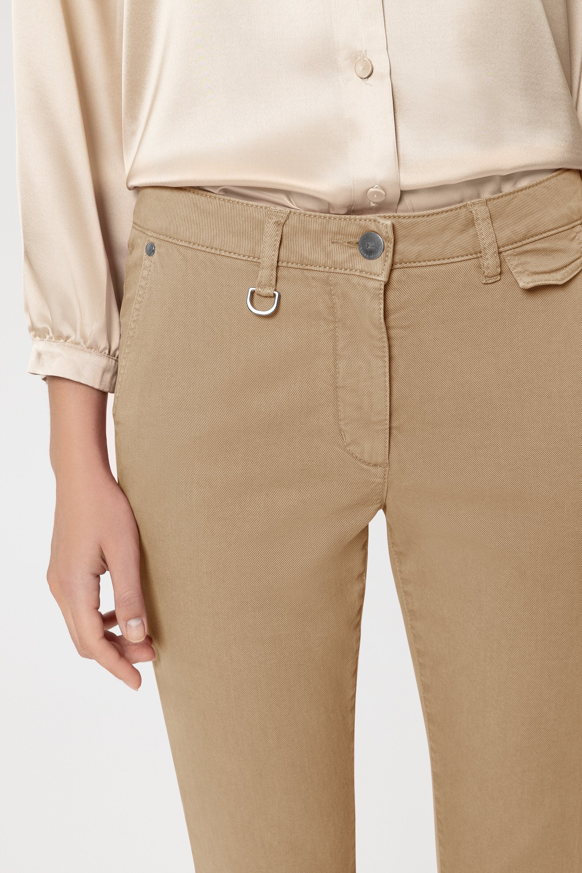 Authentic-Flared-Denim - golden camel - Standard | Model Detail