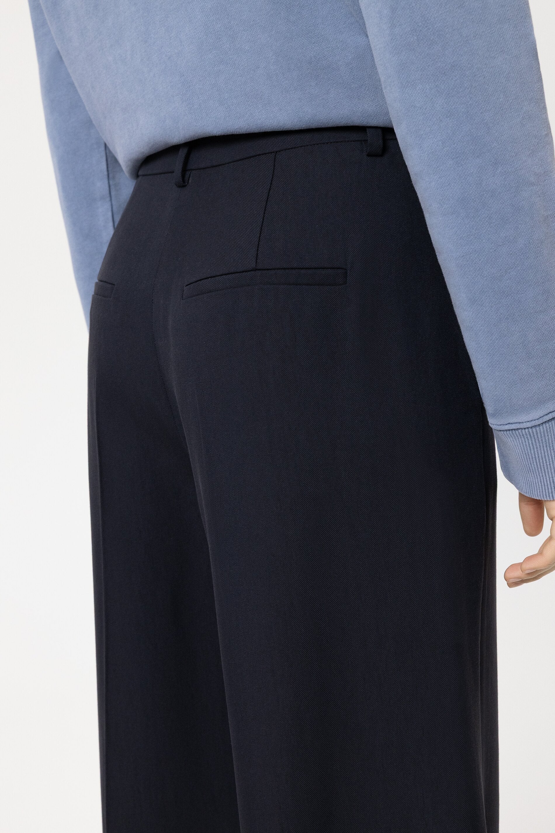 Gabardine-Wideleg-Pants - navy blue - Standard | Model Detail