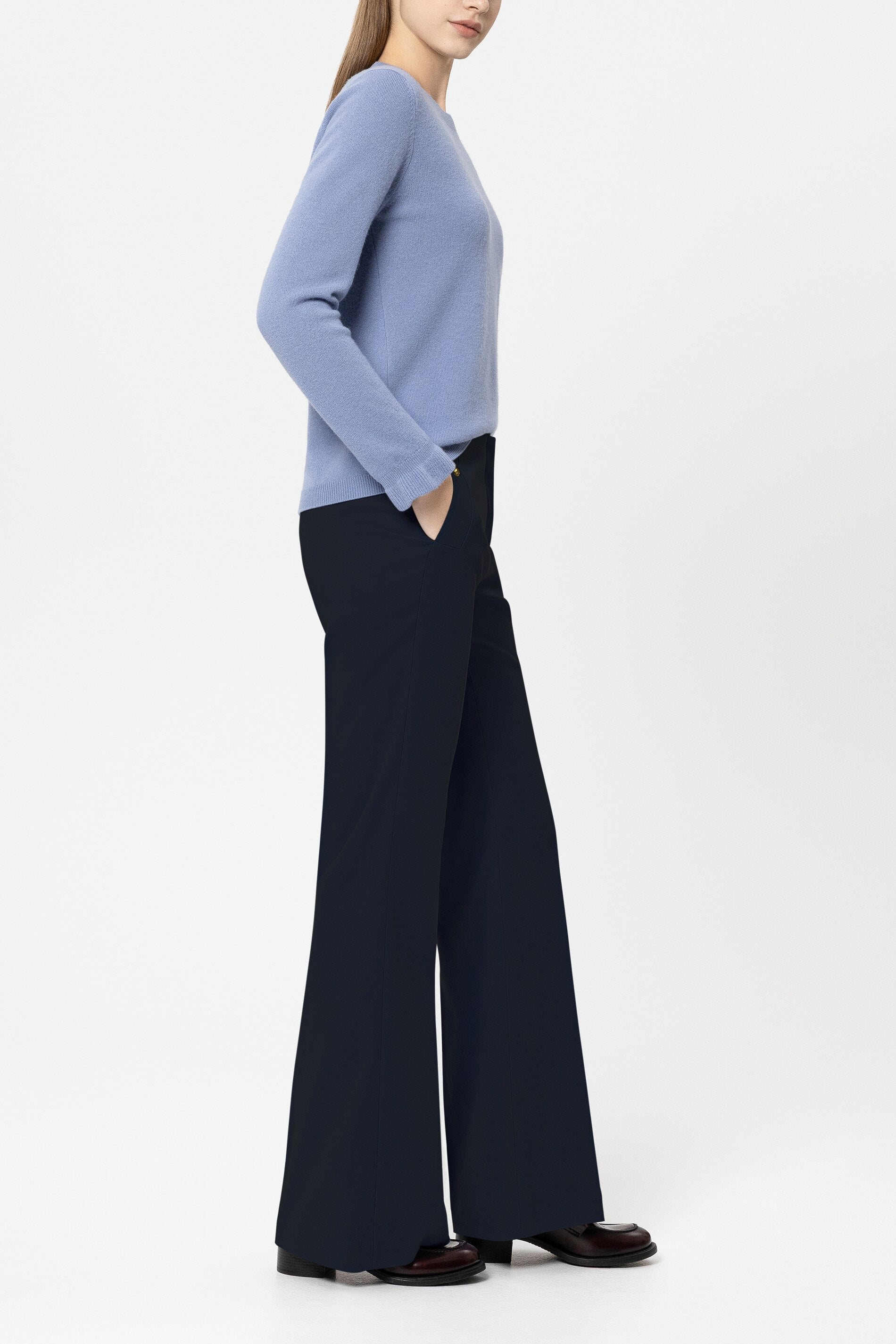 Gabardine-Flared-Pants - navy blue - Standard | Model Seite