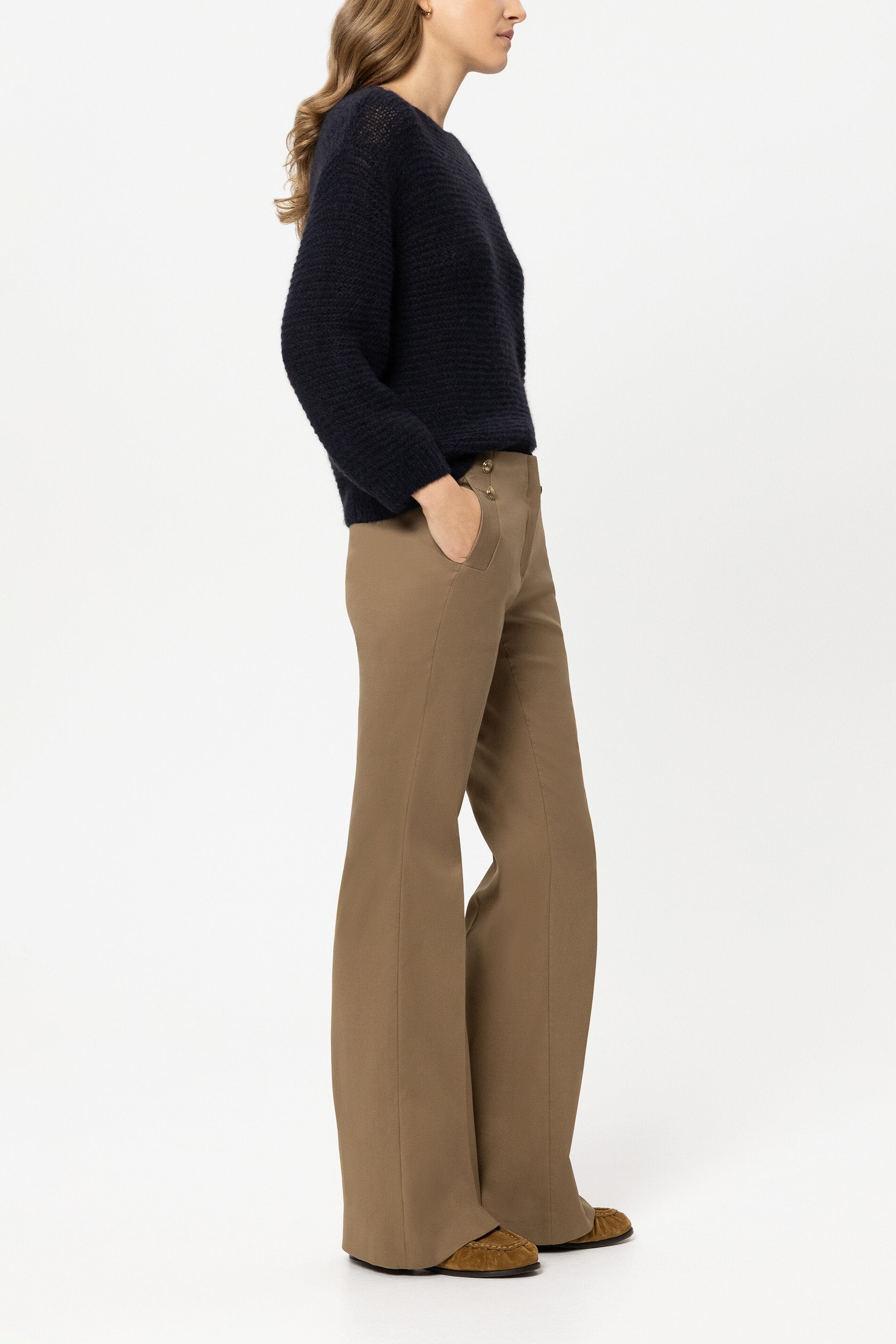 Gabardine-Flared-Pants - tobacco - Standard | Model Seite