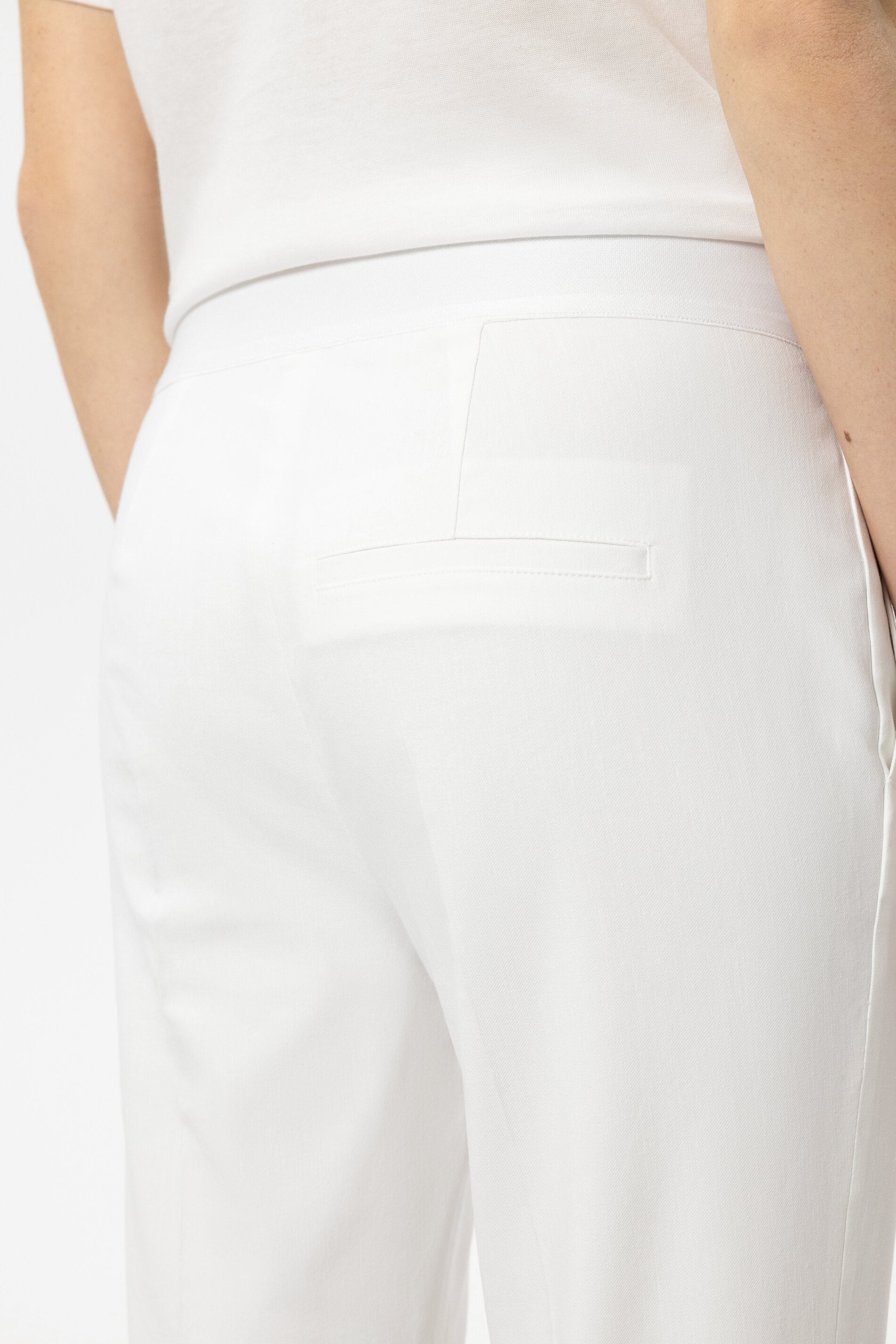Slim-Tailored-Pants - white - Standard | Model Detail