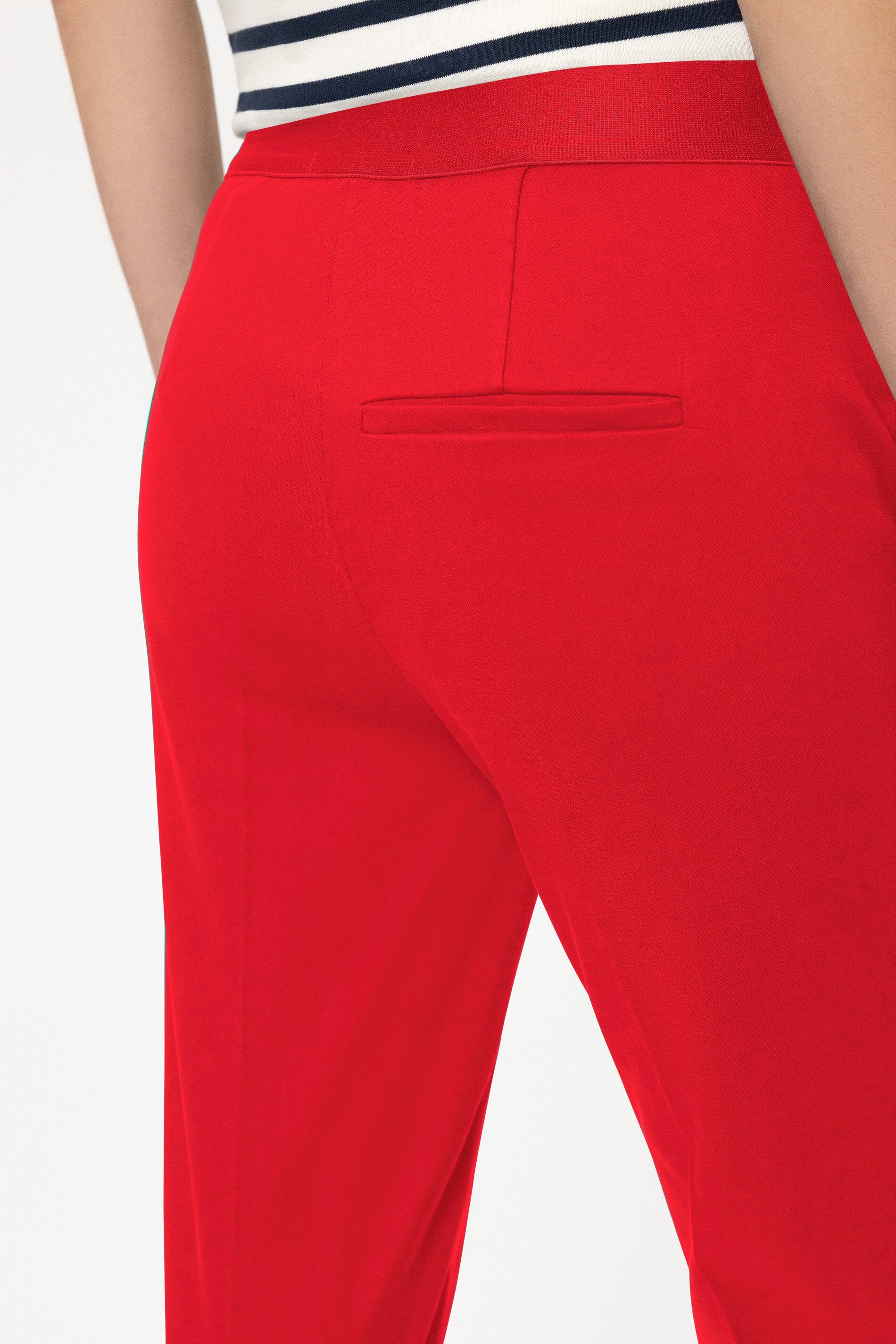 Gabardine-Slimtailored-Pants - cherry red - Standard | Model Detail