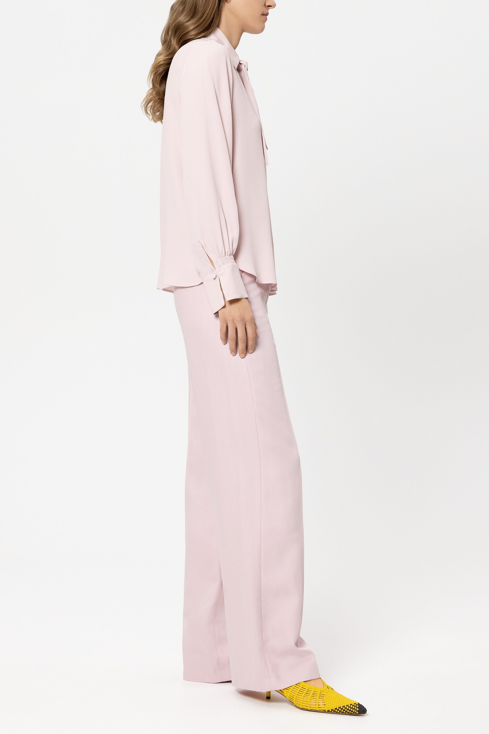 Twill-Wideleg-Pants - creamy blush - Standard | Model Seite