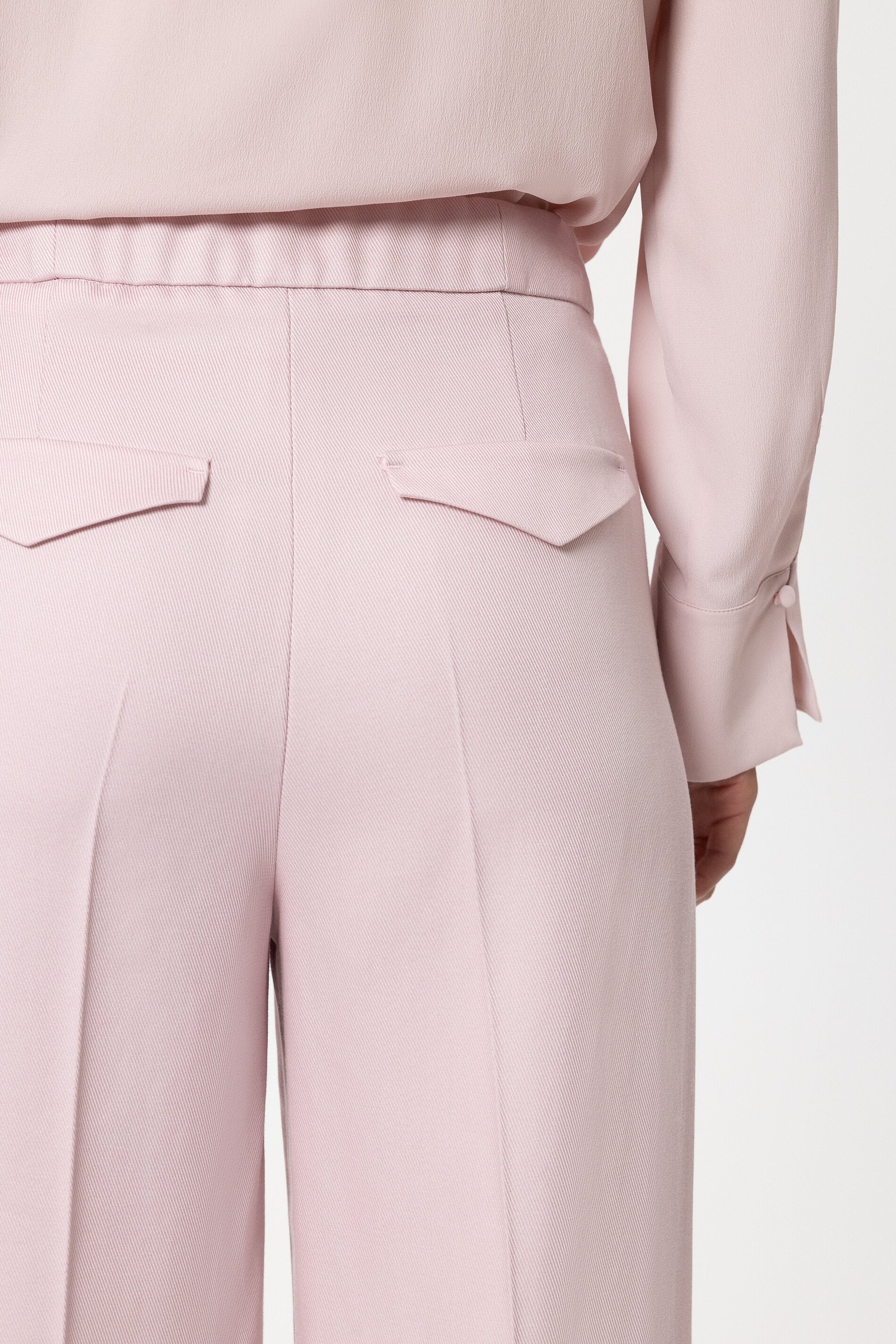 Twill-Wideleg-Pants - creamy blush - Standard | Model Detail