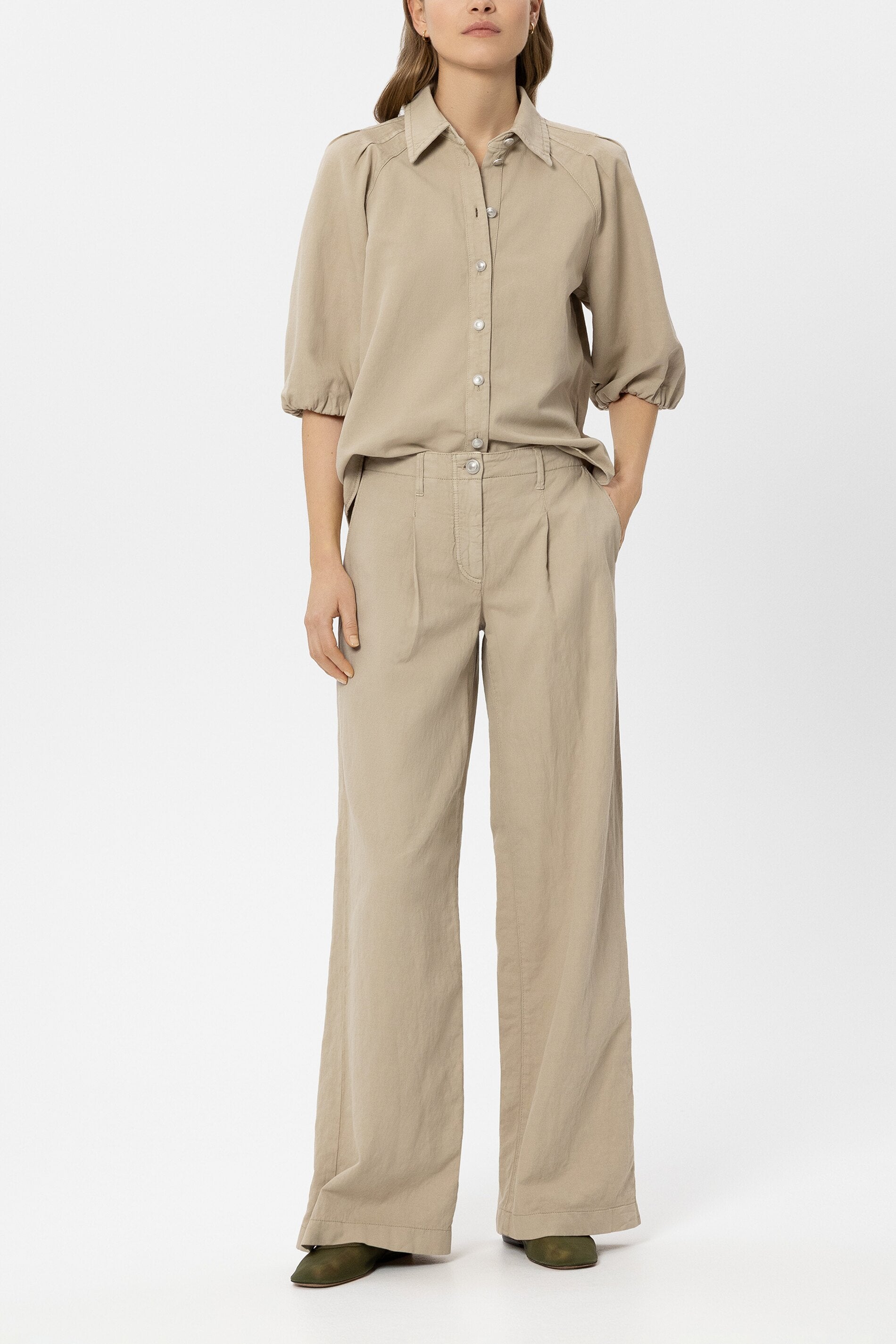 Wideleg-Chino aus Leinen-Mix - sand - Standard | Model Front