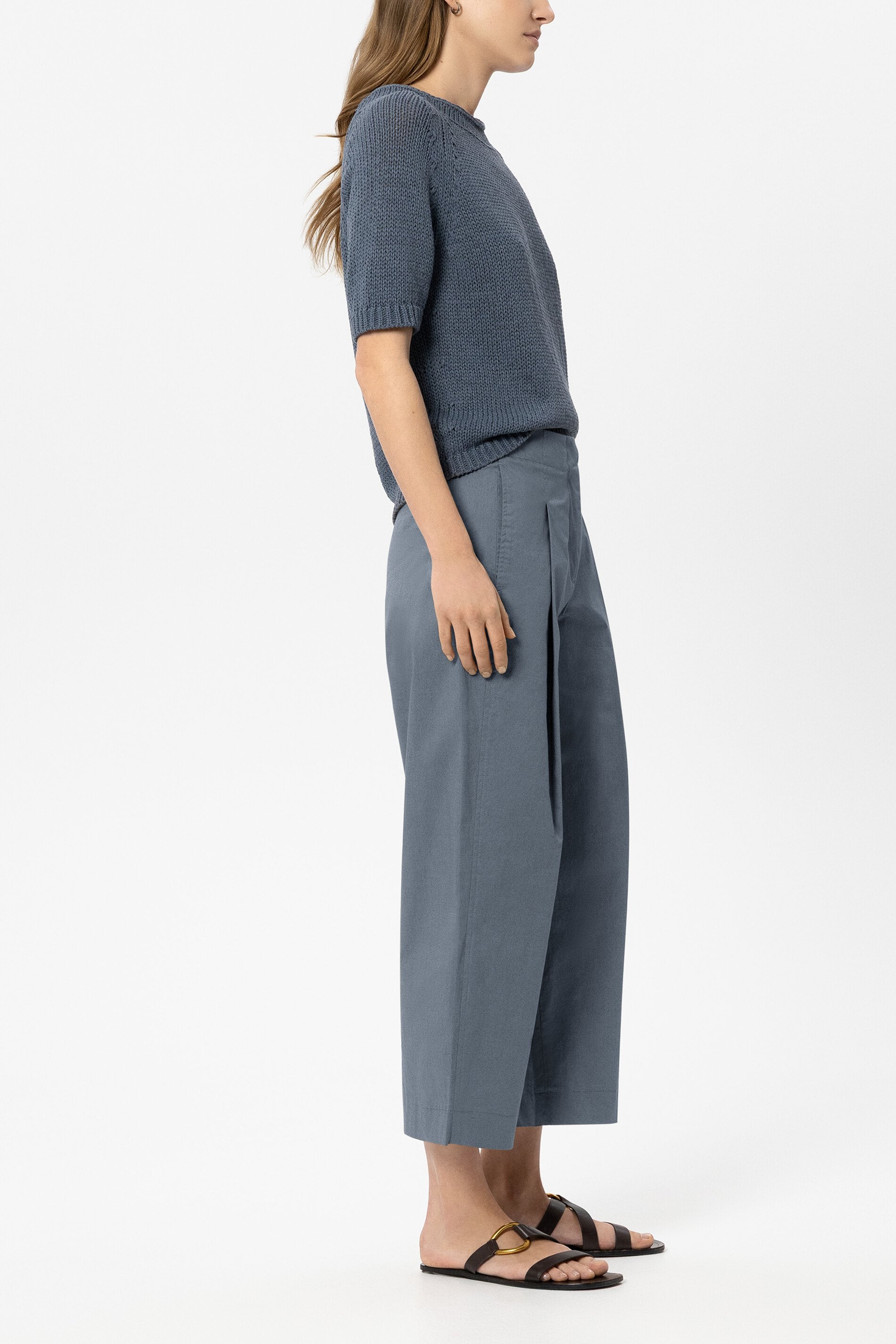 Gabardine-Tapered-Pants - tinted blue - Standard | Model Seite