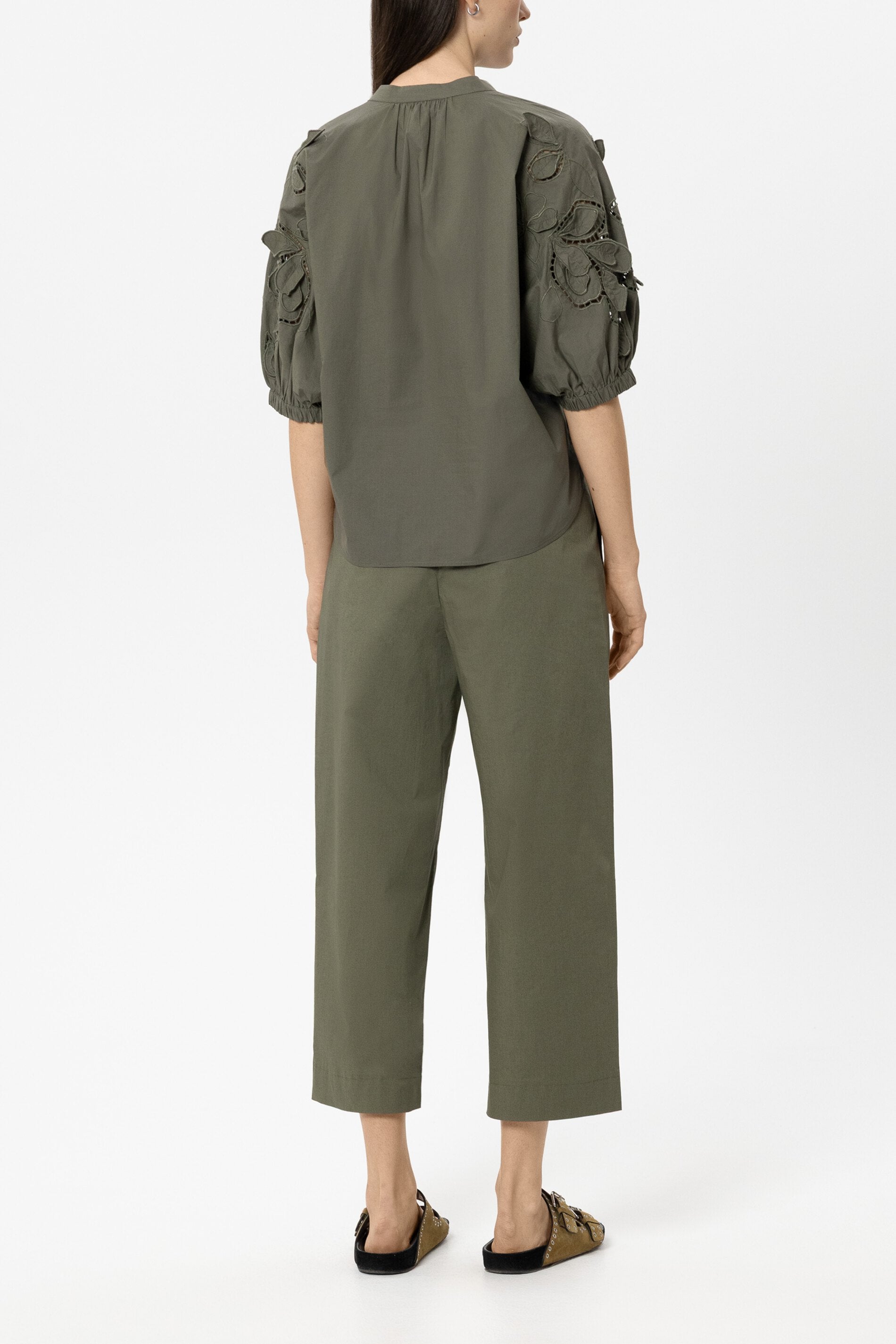 Gabardine-Tapered-Pants - khaki - Standard | Model Rück
