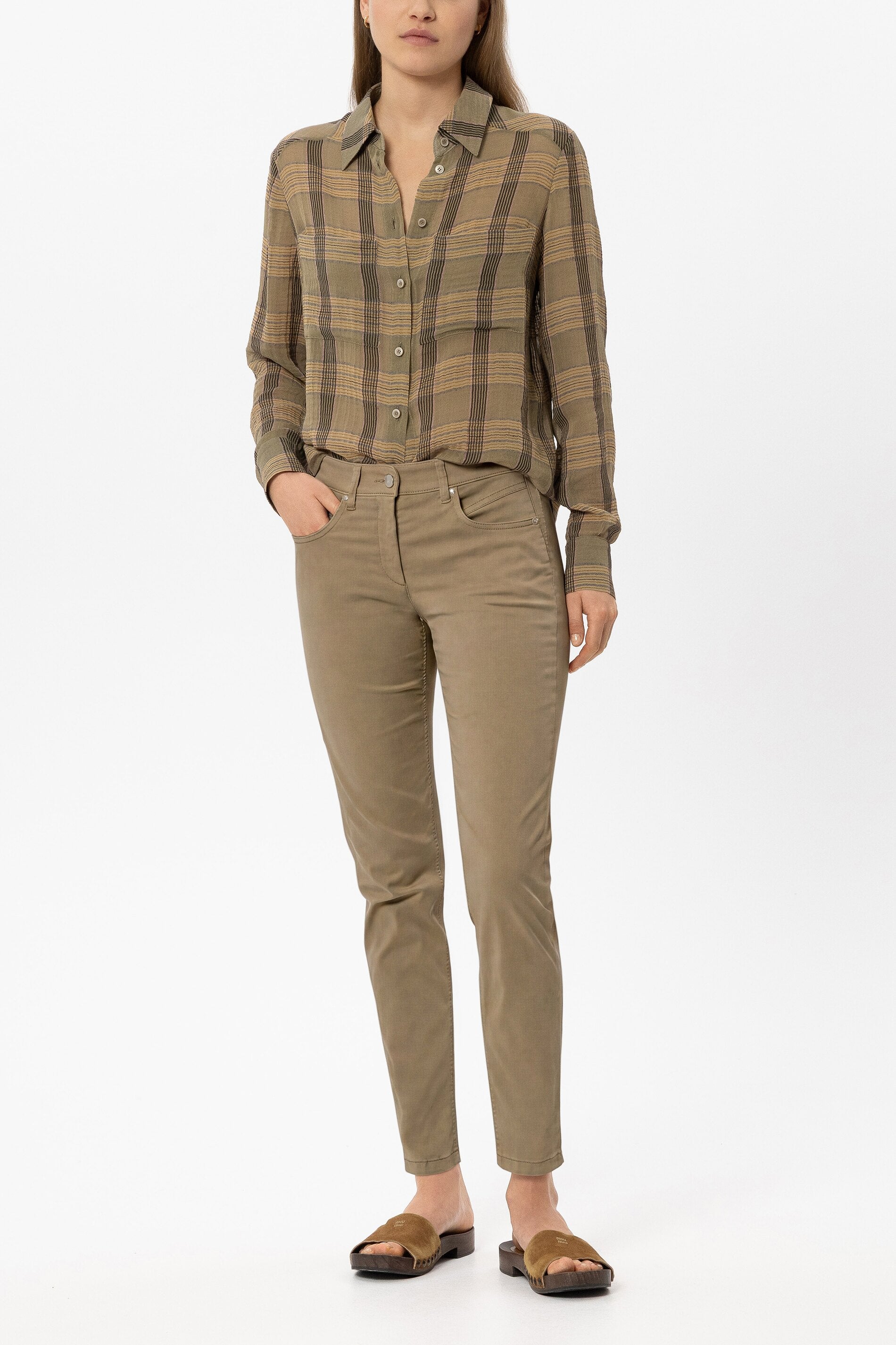 High-Stretch-Colour-Denim - salbei - Standard | Model Front
