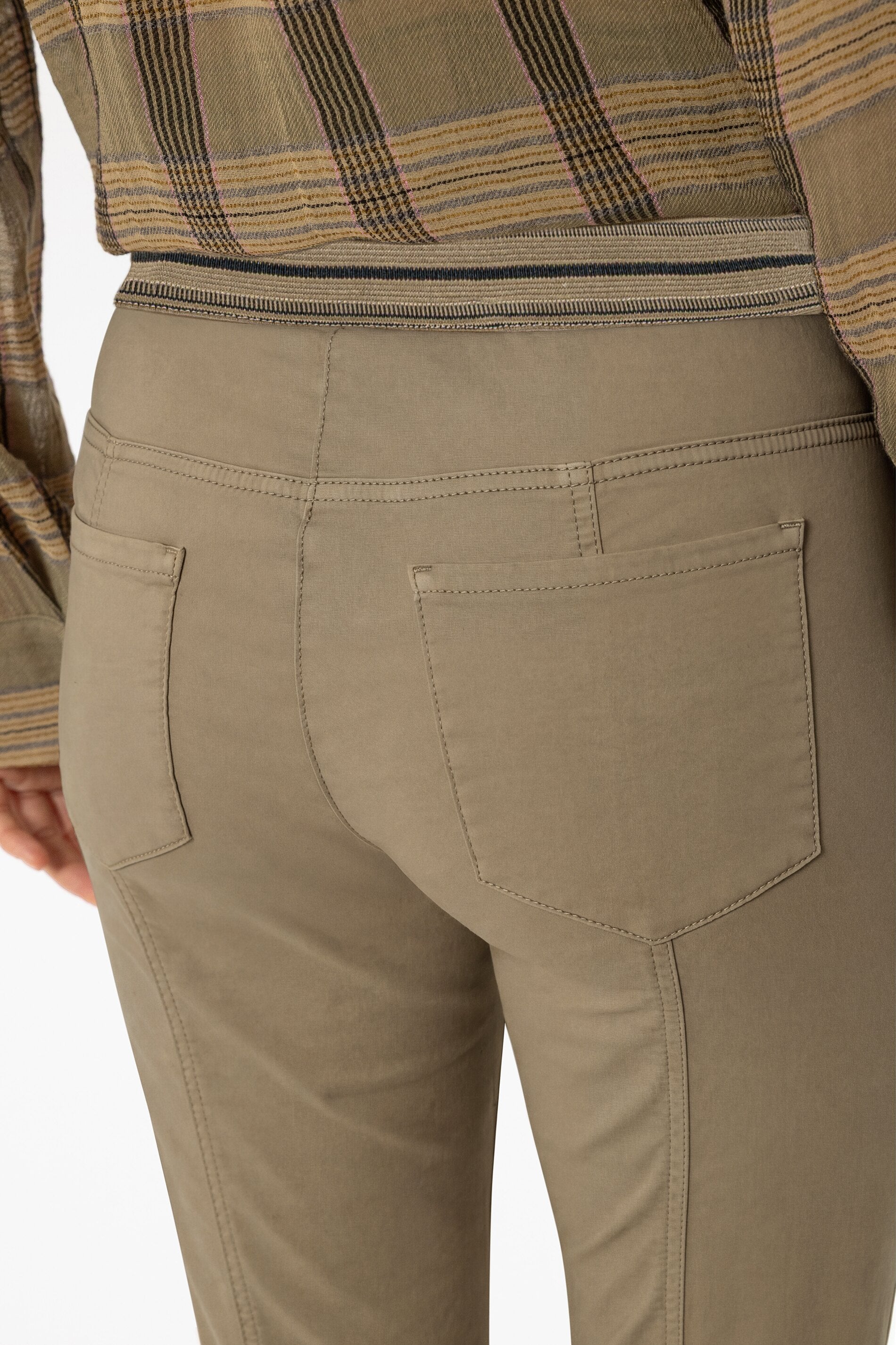 High-Stretch-Colour-Denim - salbei - Standard | Model Detail