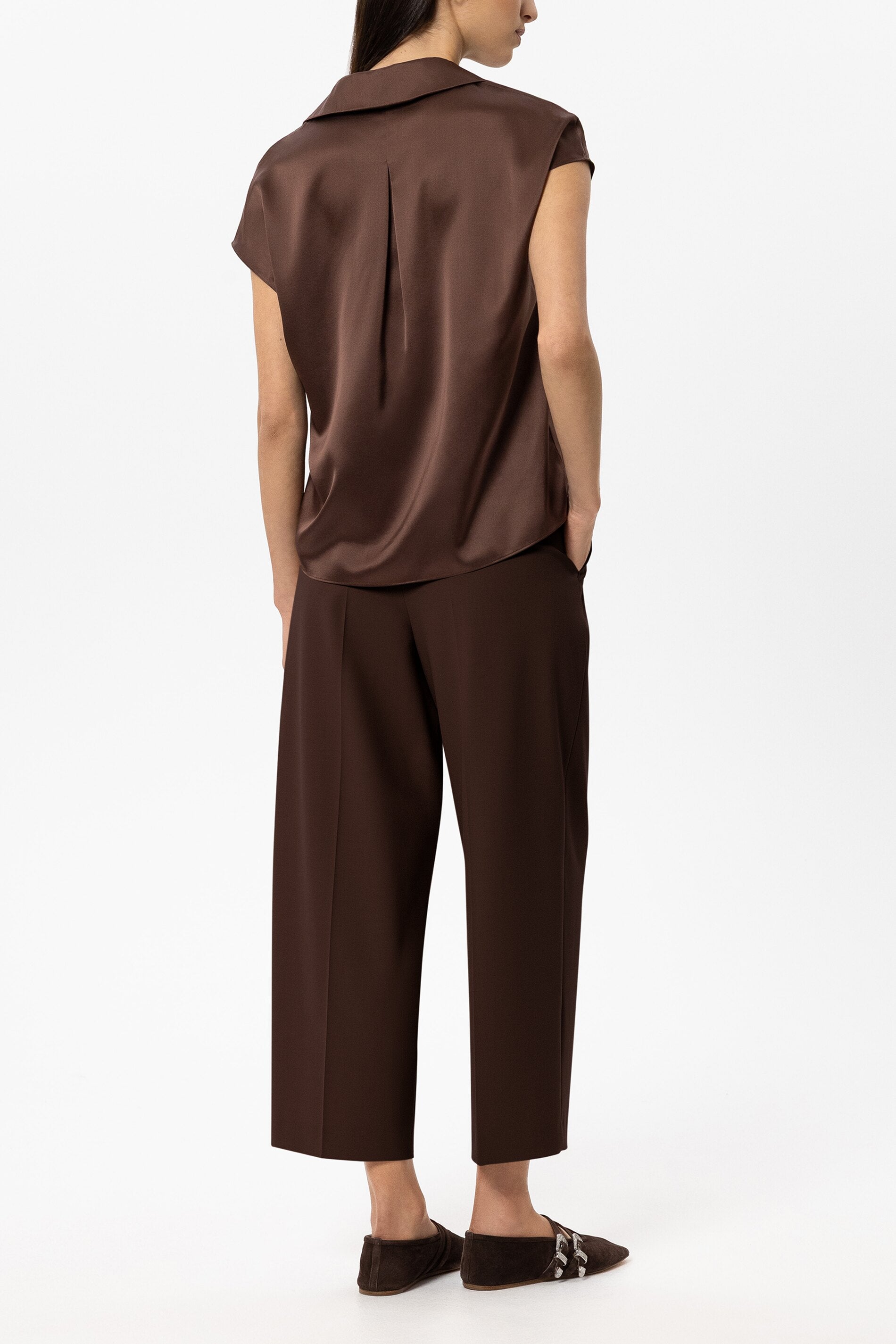 Tapered-Pants mit Bundfalten - marone - Standard | Model Rück