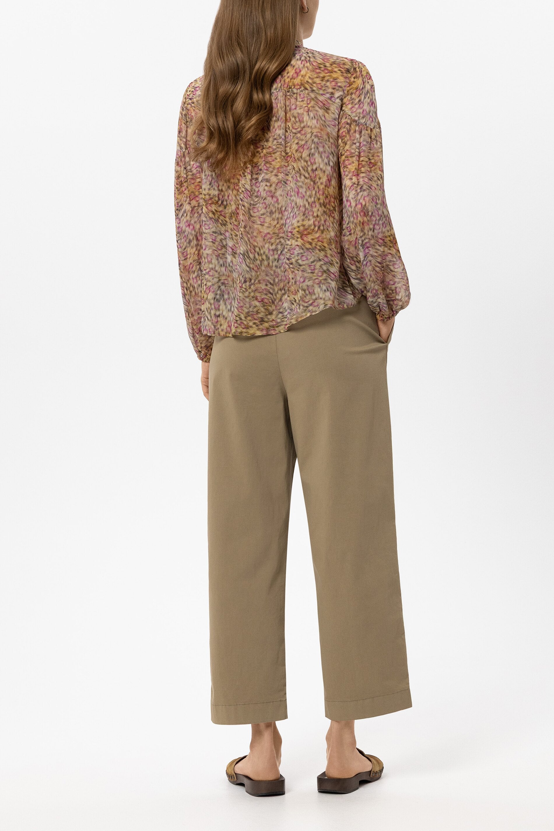 High-Stretch-Chino - salbei - Standard | Model Rück