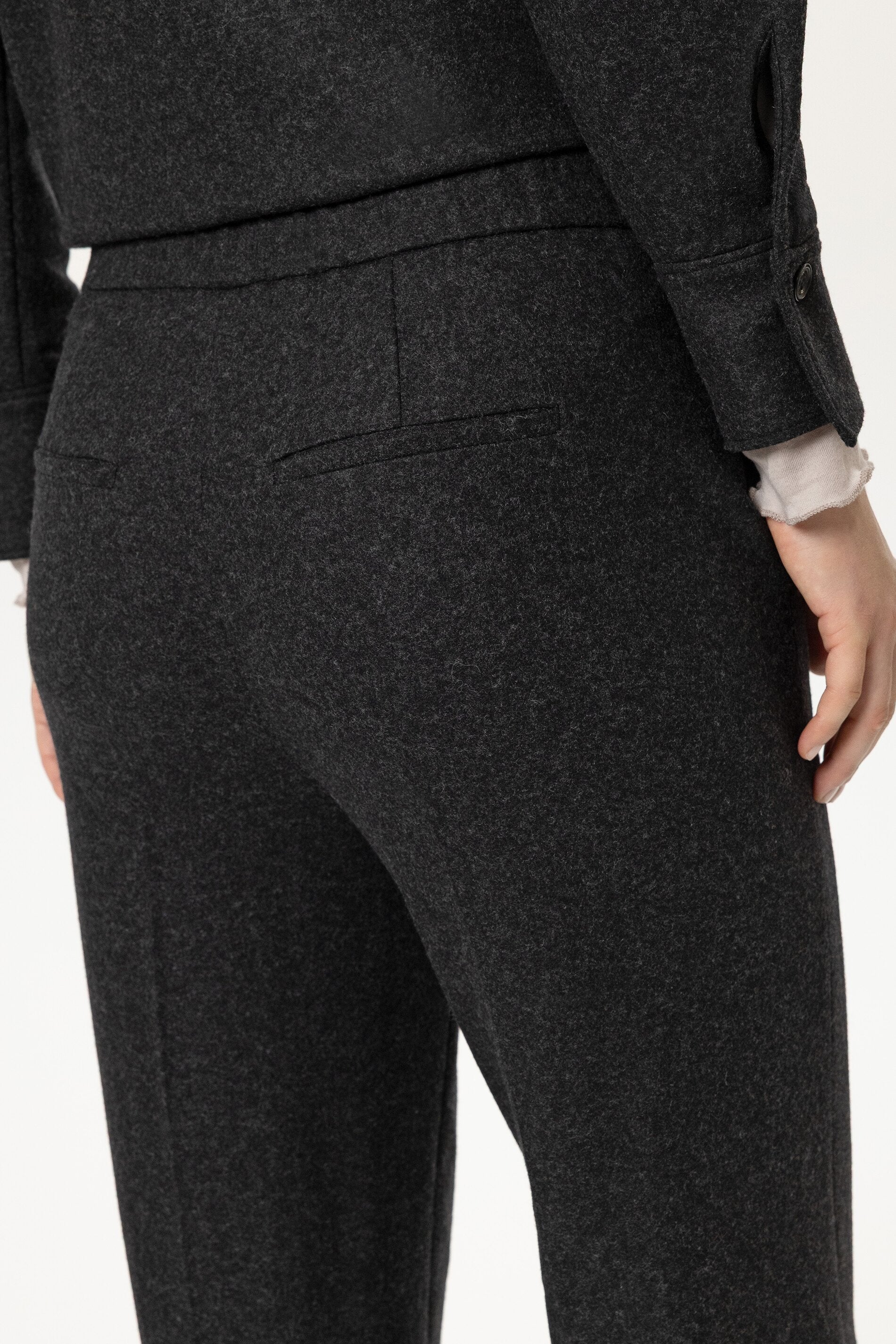 Flanell-Wideleg-Pants - anthracite - Standard | Model Detail