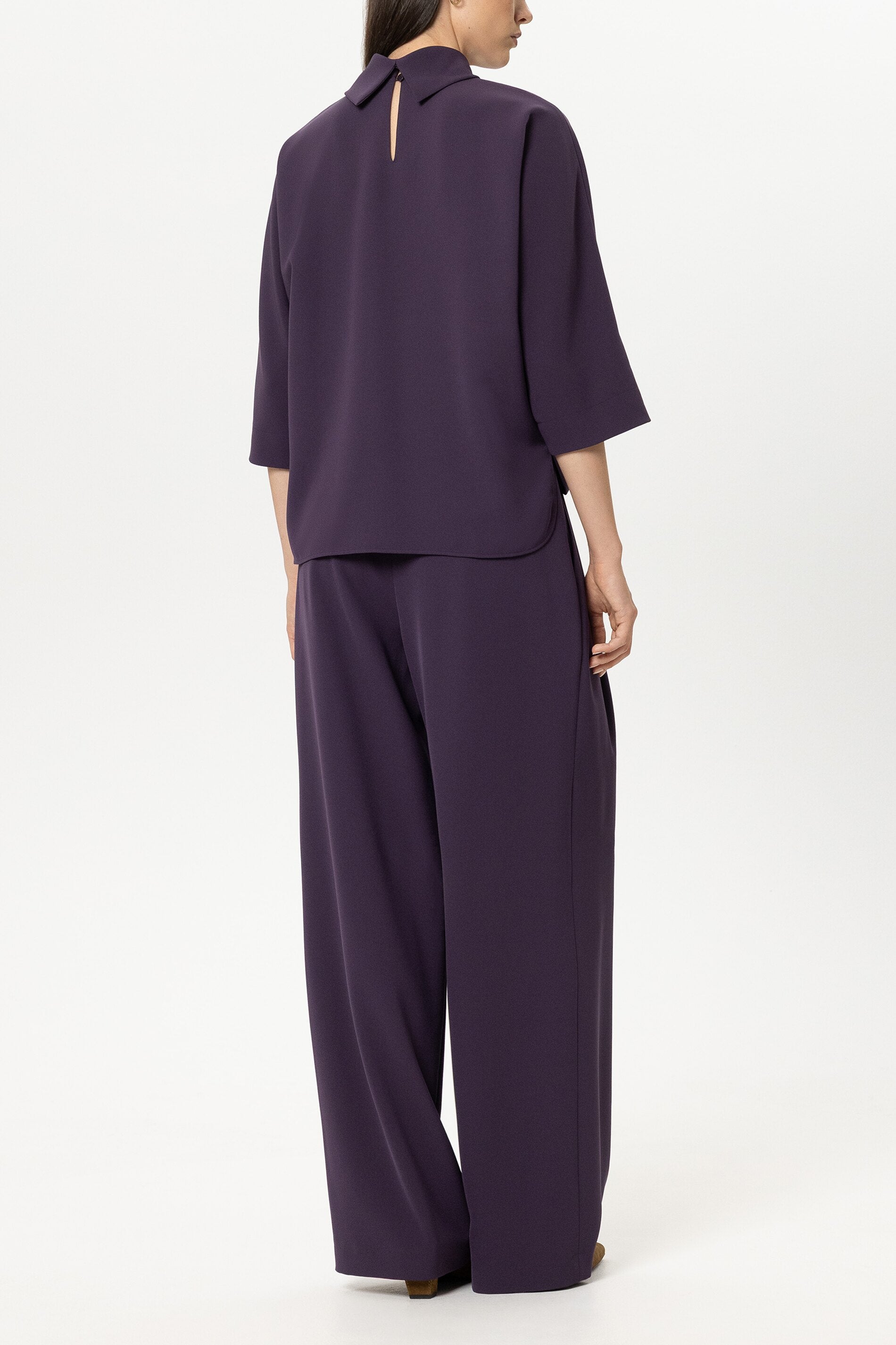 Wideleg-Pants mit Bundfalten - plum - Standard | Model Rück