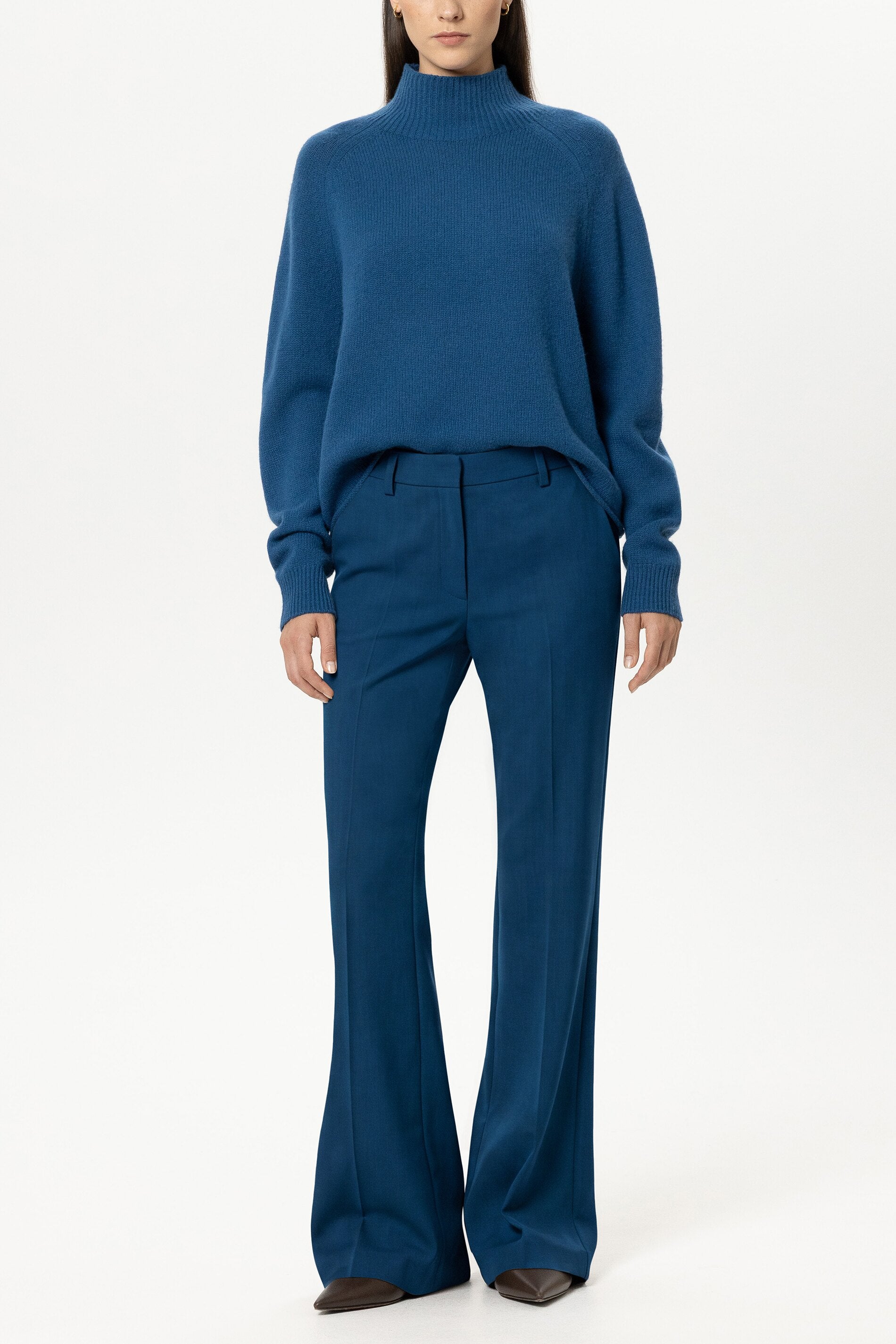 Bootleg-Pants - sapphire - Standard | Model Front
