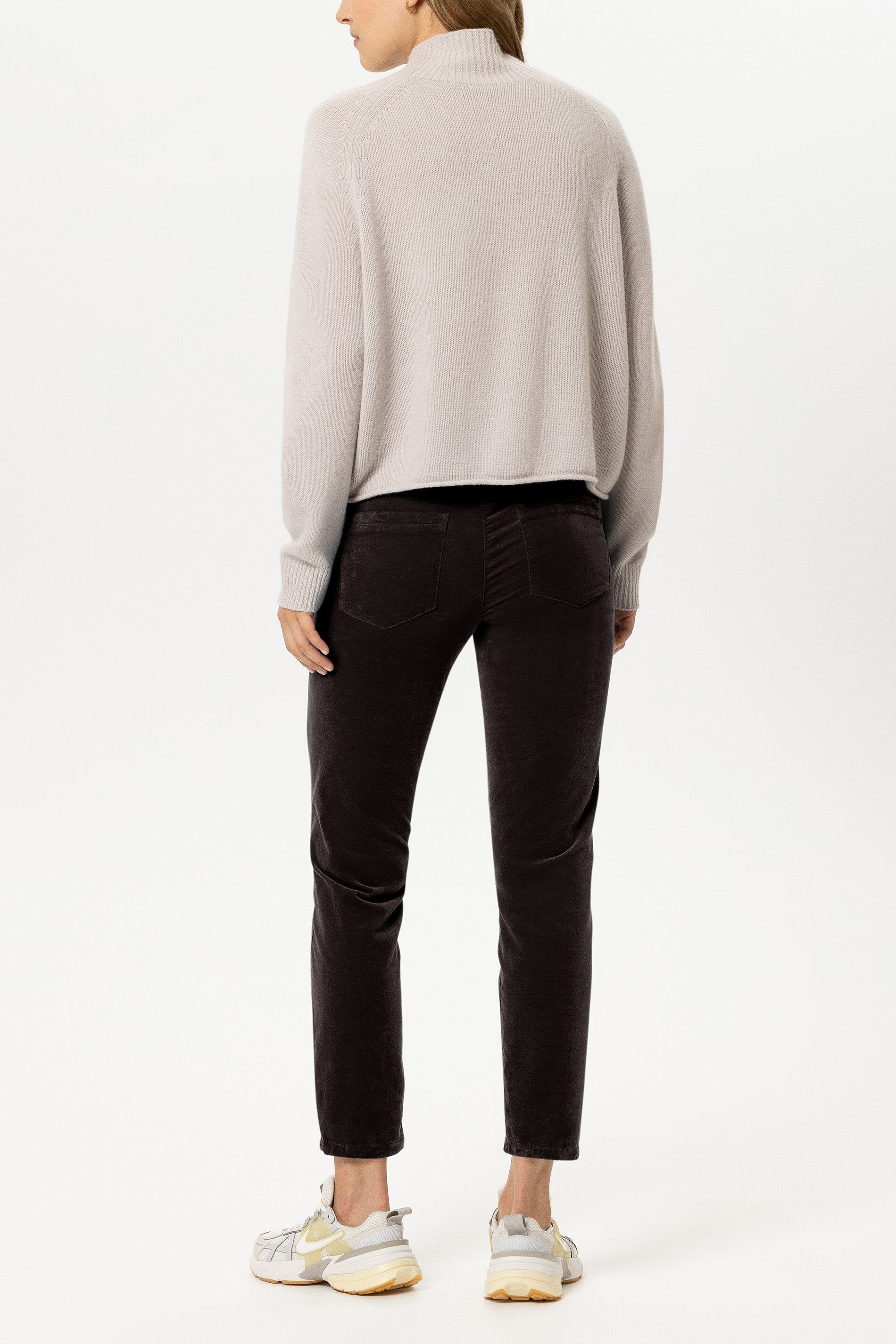 Skinny-Velvet-Pants - truffle - Standard | Model Rück