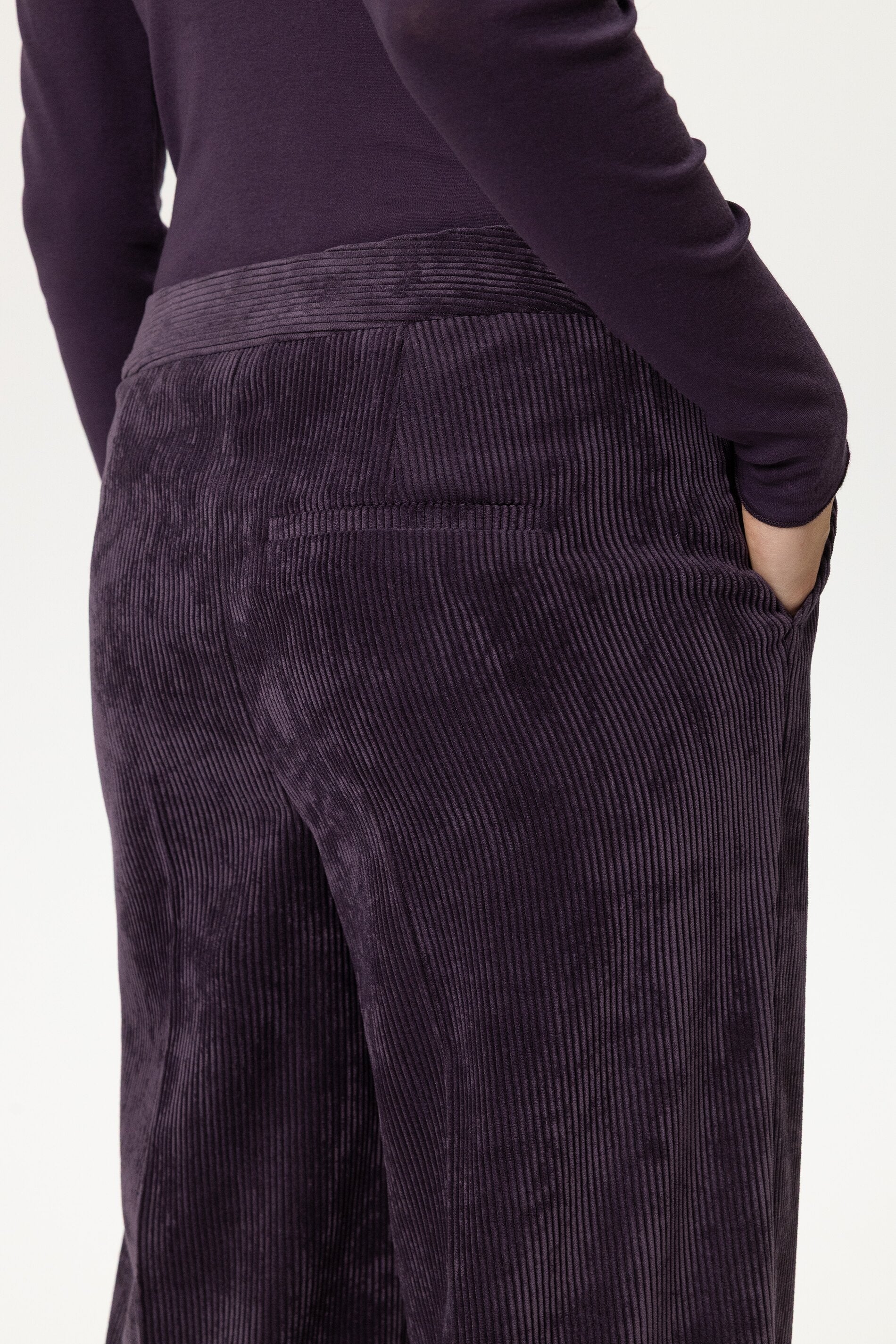 Cord-Wideleg-Pants - plum - Standard | Model Detail