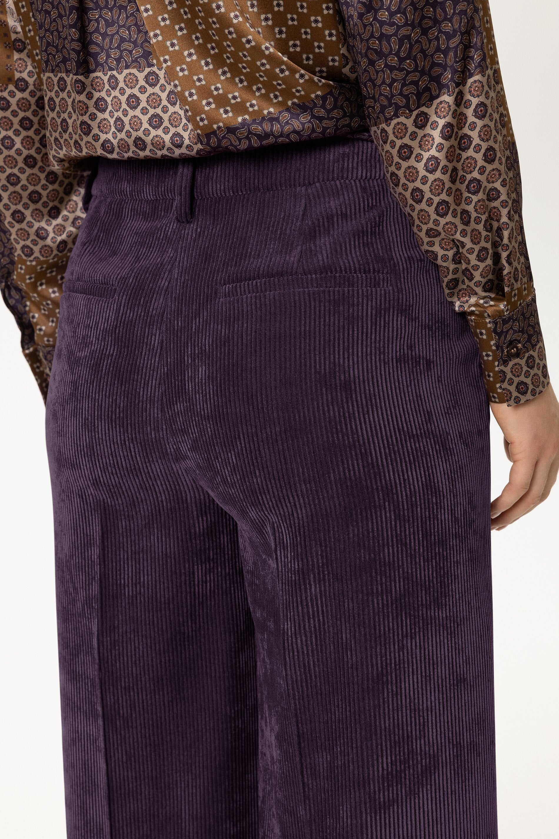 Cord-Wideleg-Pants - plum - Standard | Model Detail