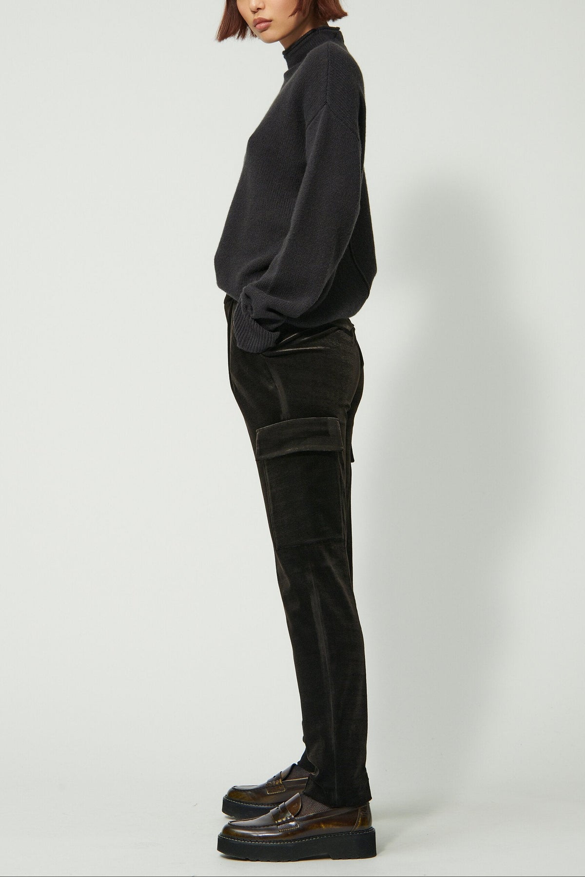 Cargo-Velvet-Pants - the two tone gabardine - Standard | Model Seite
