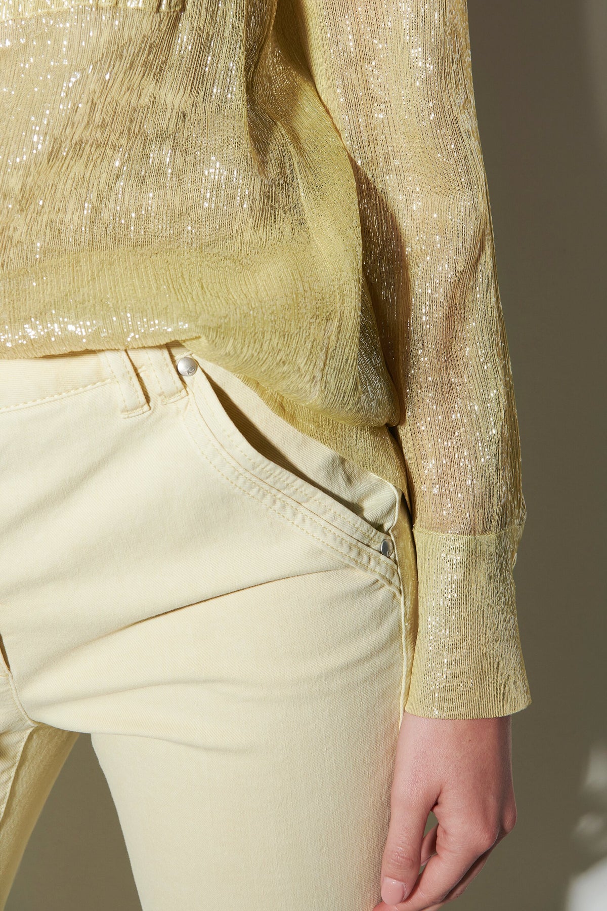 Authentic-Bootleg-Denim - pale citron - Standard | Model Detail